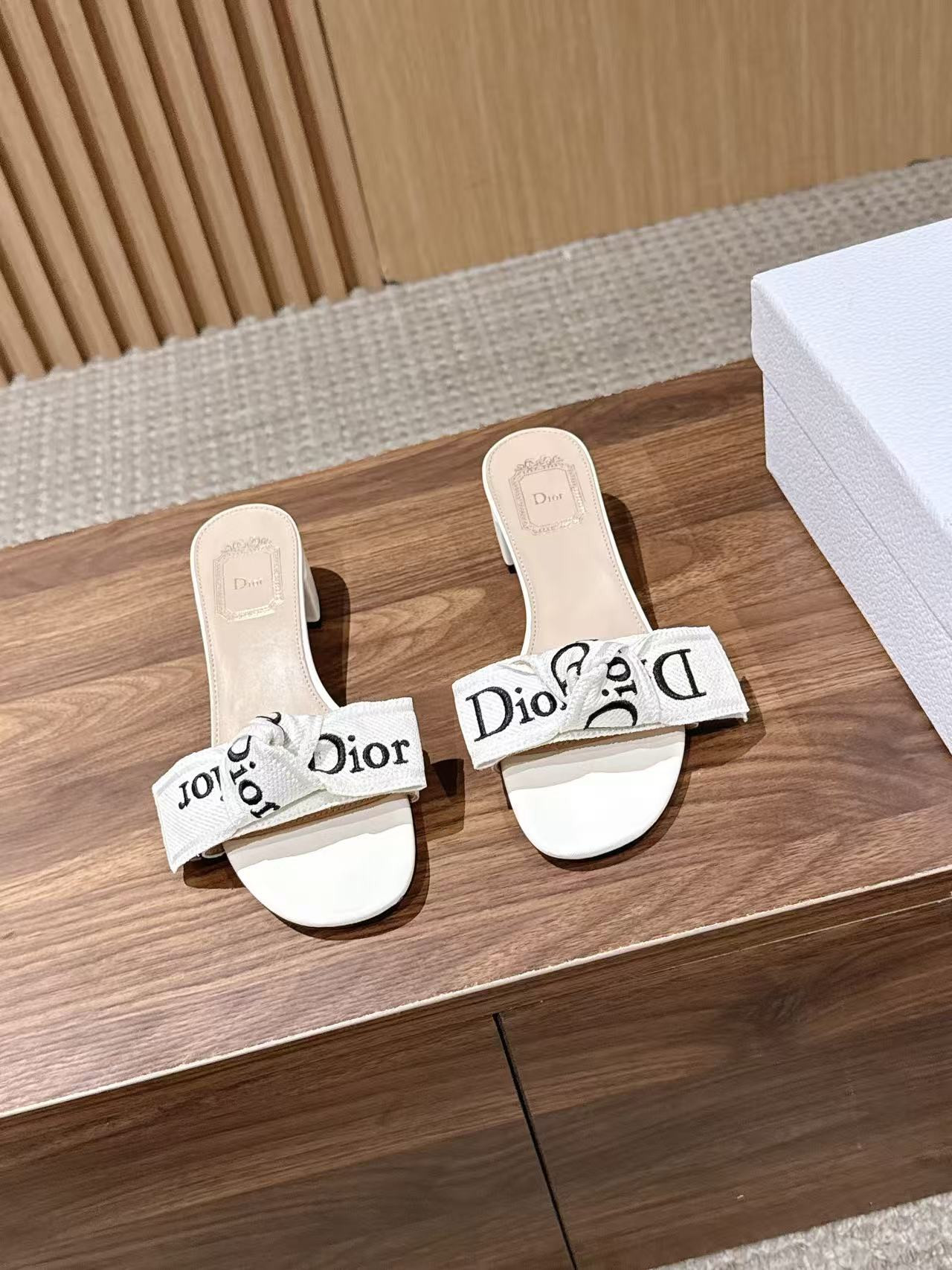 ua D*or j