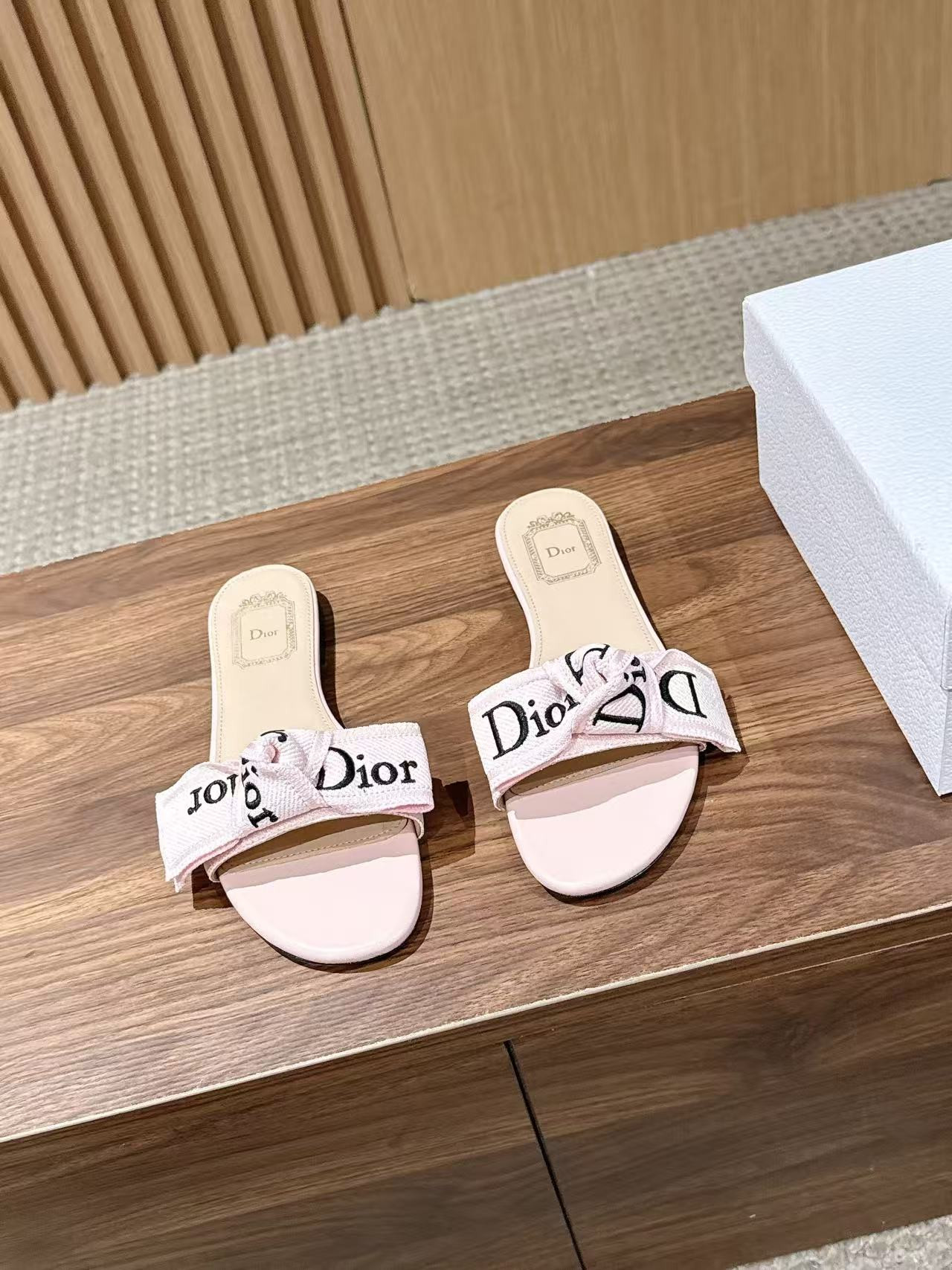 ua D*or j