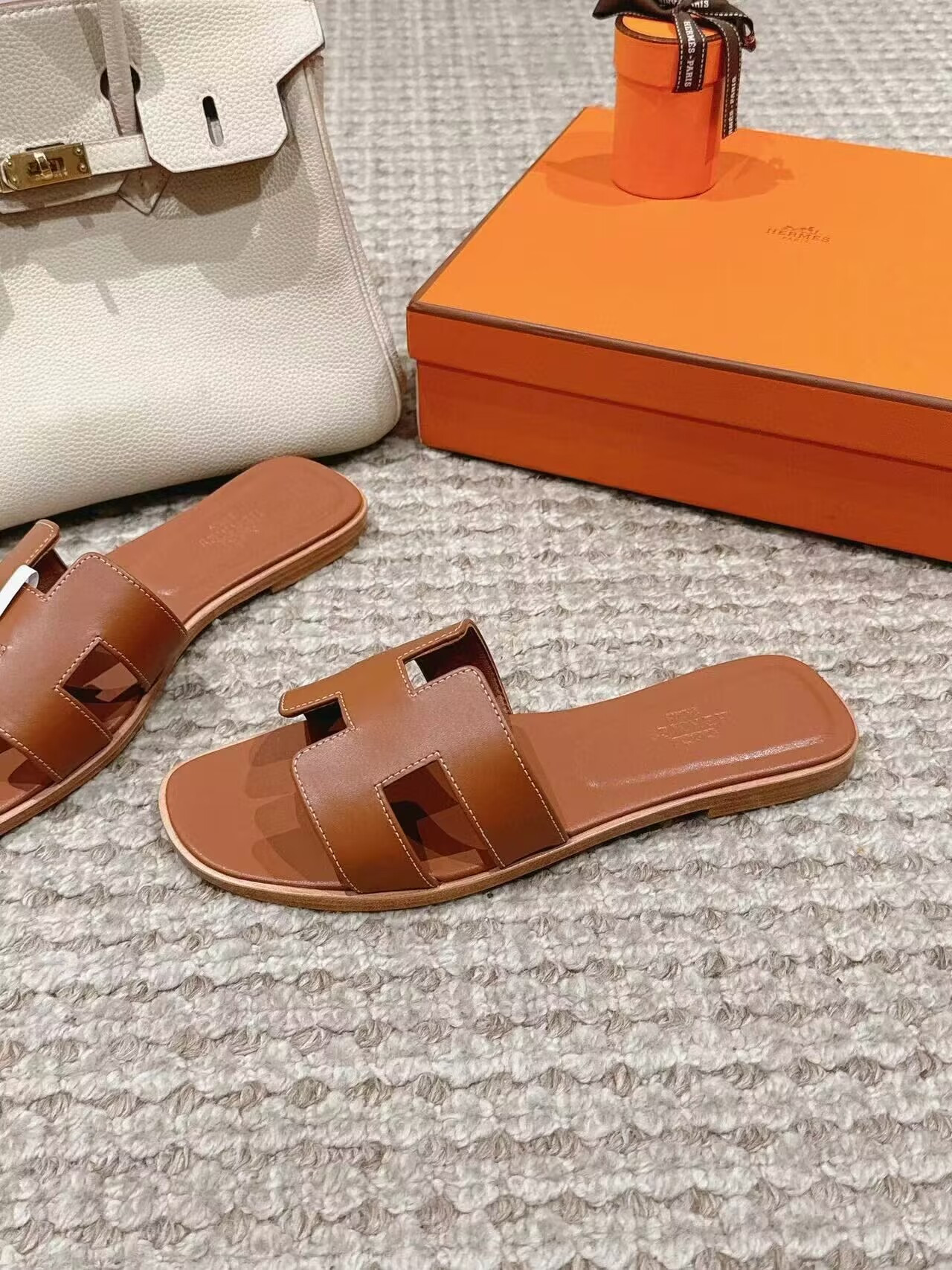 ua H**mes oran sandal
