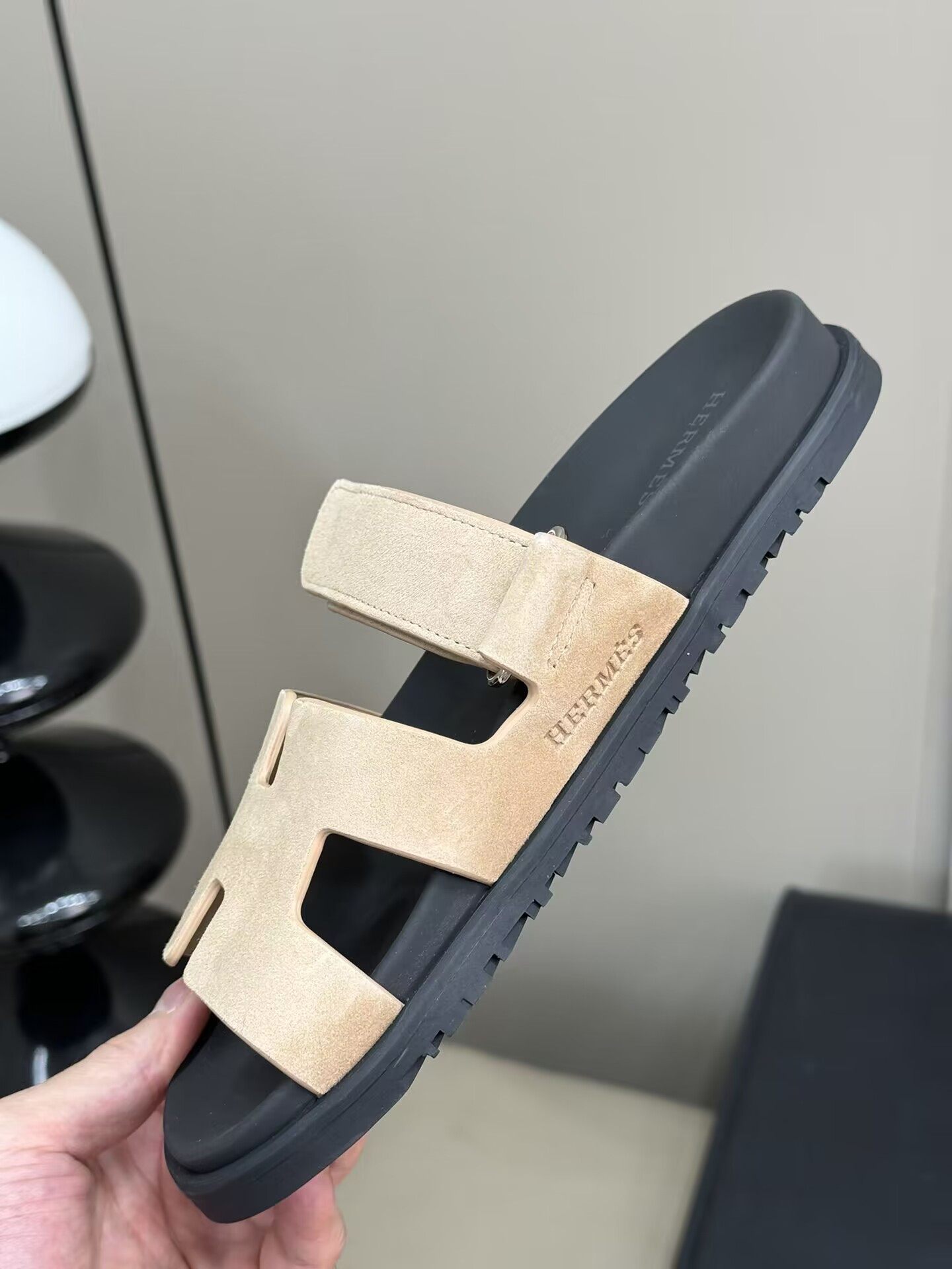 ua H**mes chypre sandal