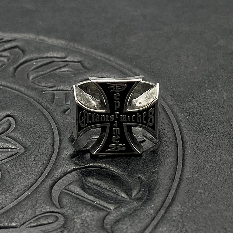 Ch**me He**ts cross ring