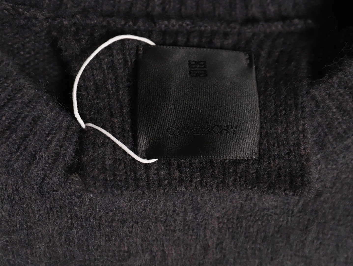 G1uenchy 24fw sweaters