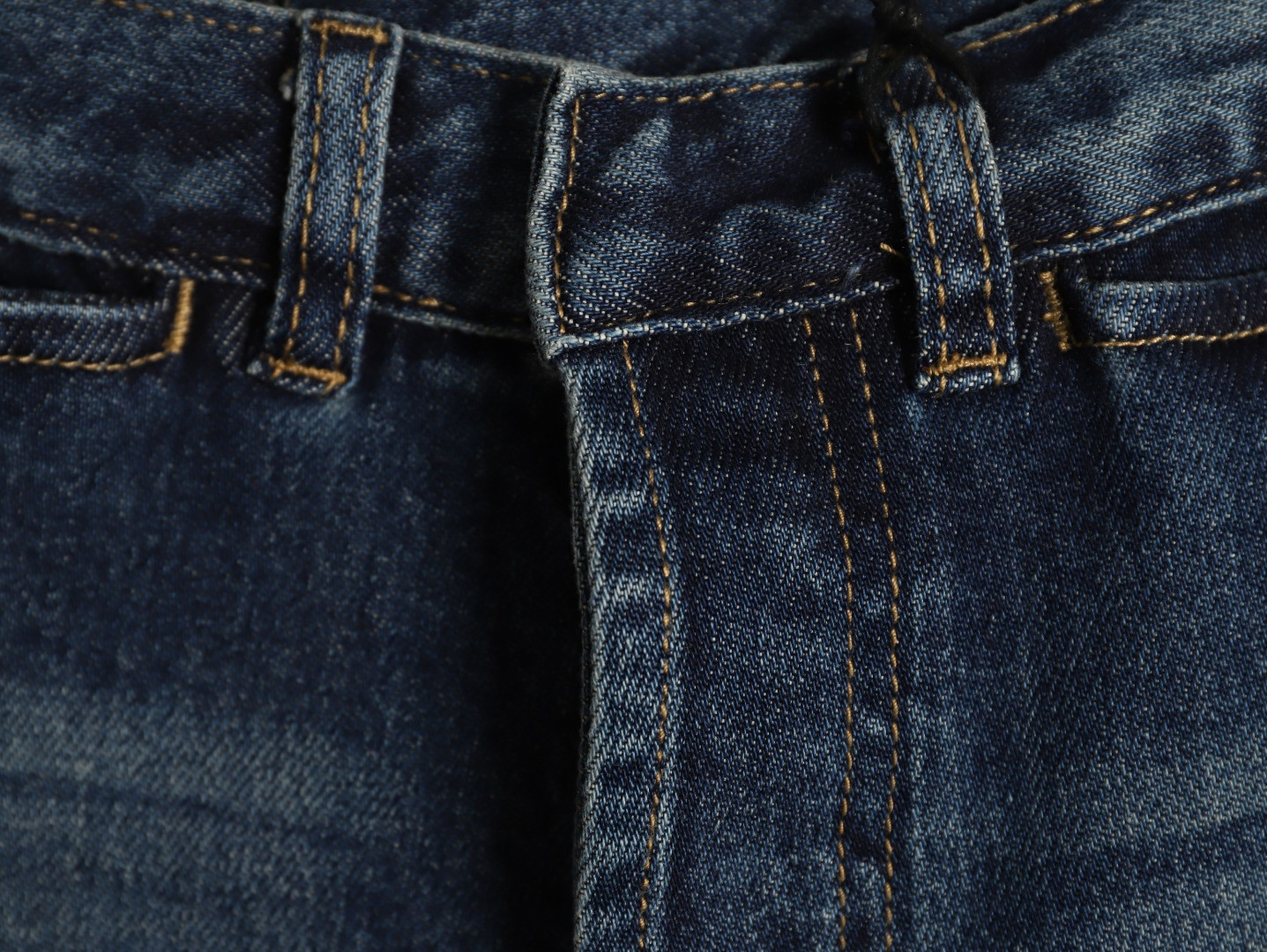 G*u*i jeans