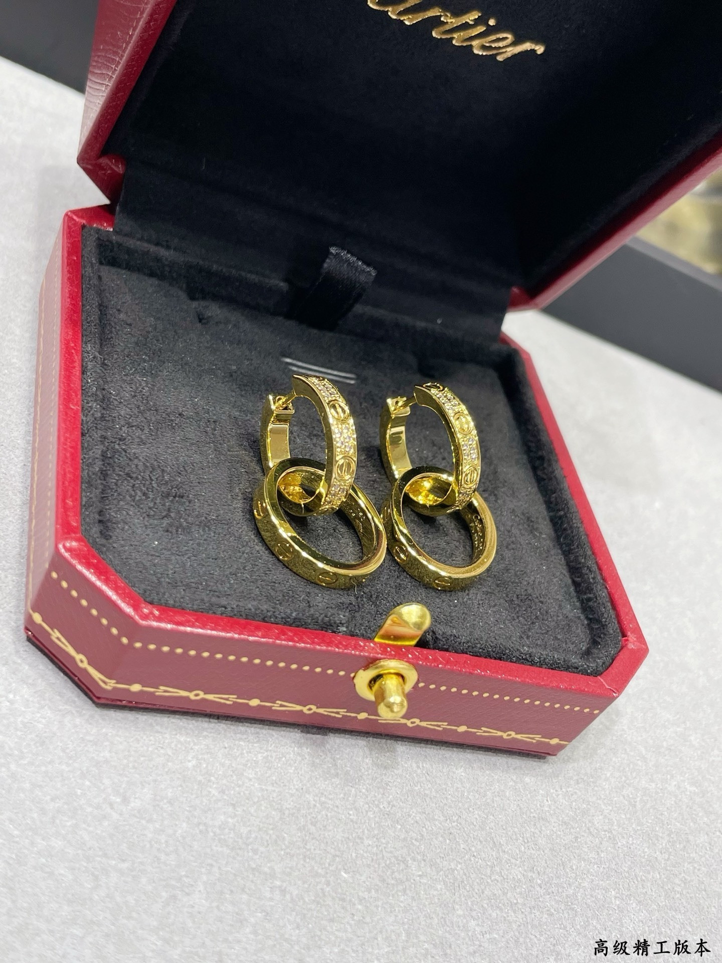 ca*t*er double ring with Di*m*nd earrings