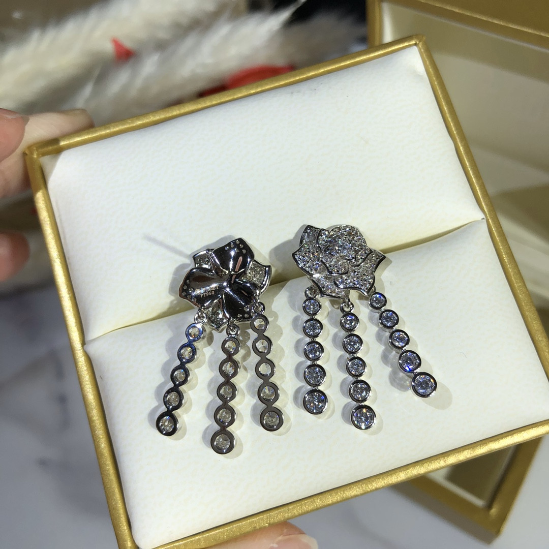 P1aget tassel rose earrings