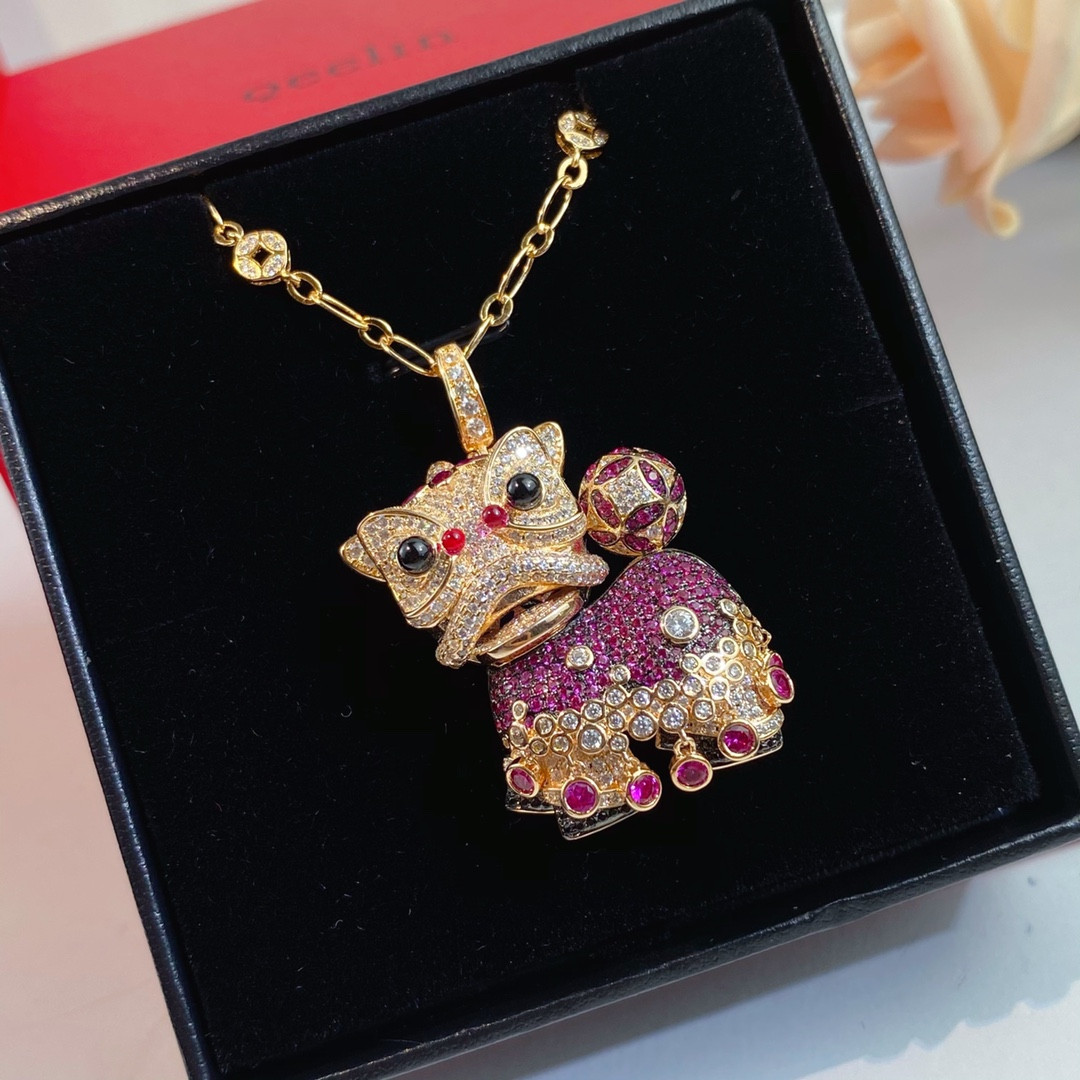 Qee1in dancing lion pendant necklace