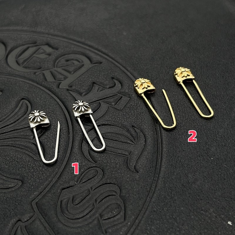 Ch**me He**ts earrings
