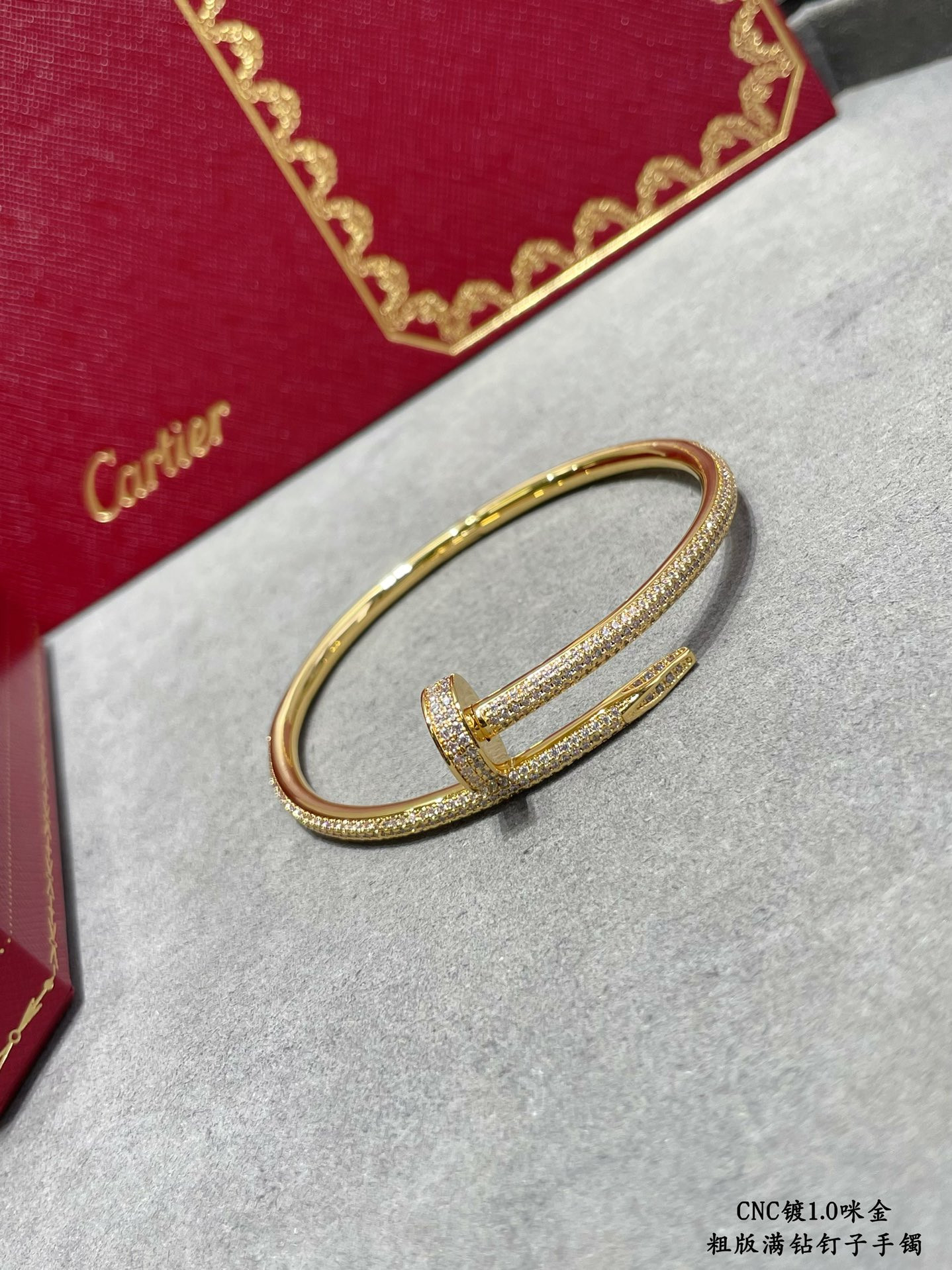ca*t*er thick Di*m*nd nail bracelet