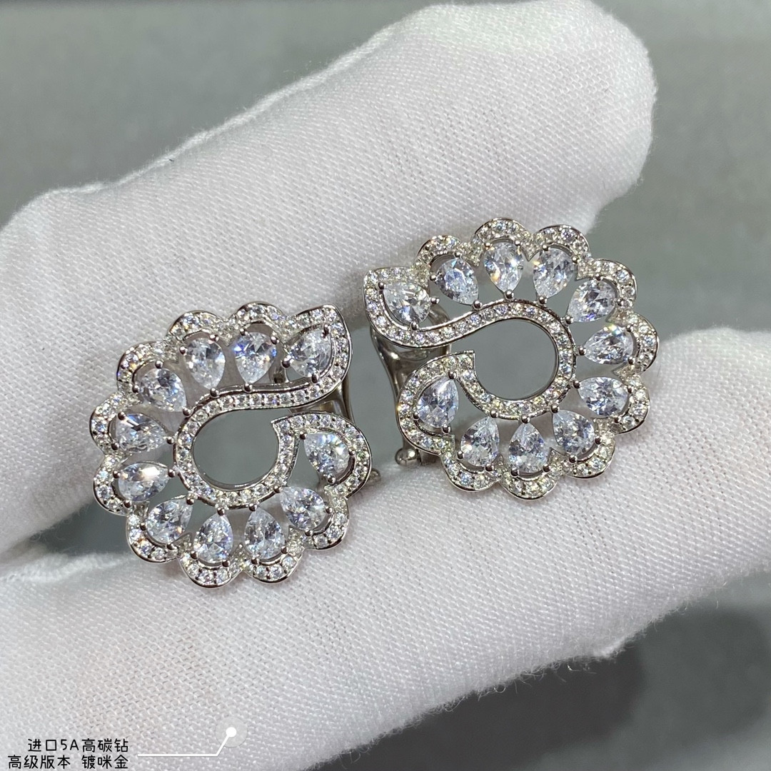Ch0pard lace edge earrings