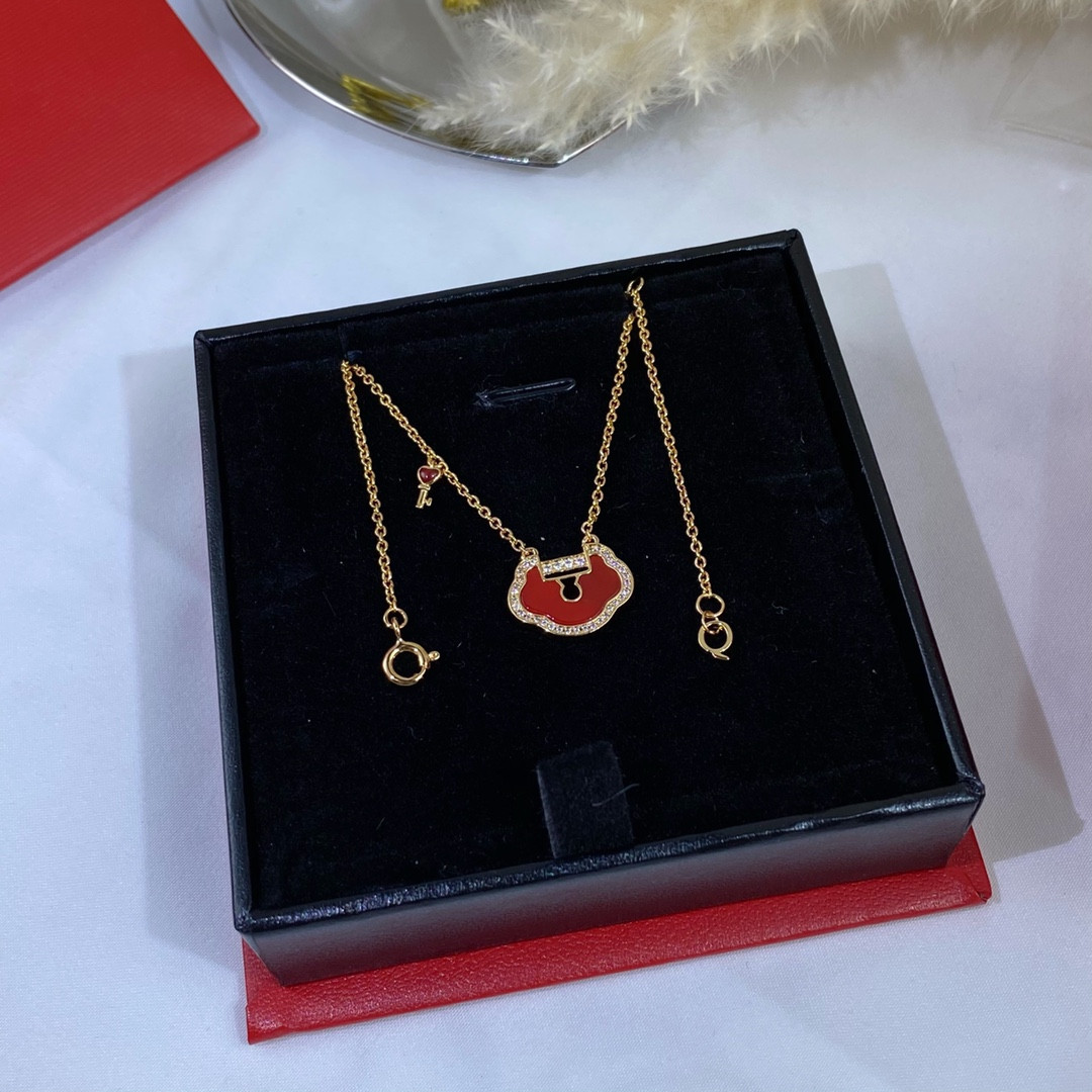 Qee1in large ruyi lock necklace