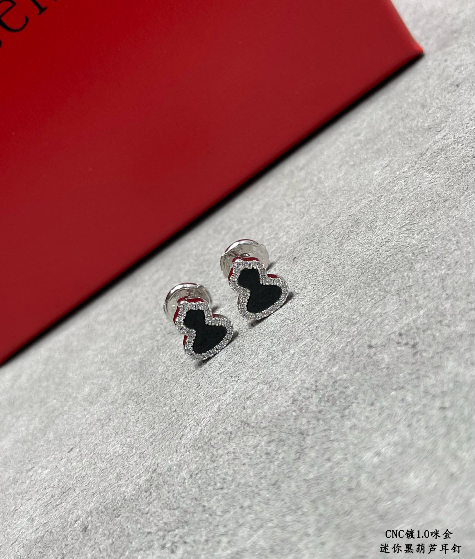 Qee1in mini gourd earrings