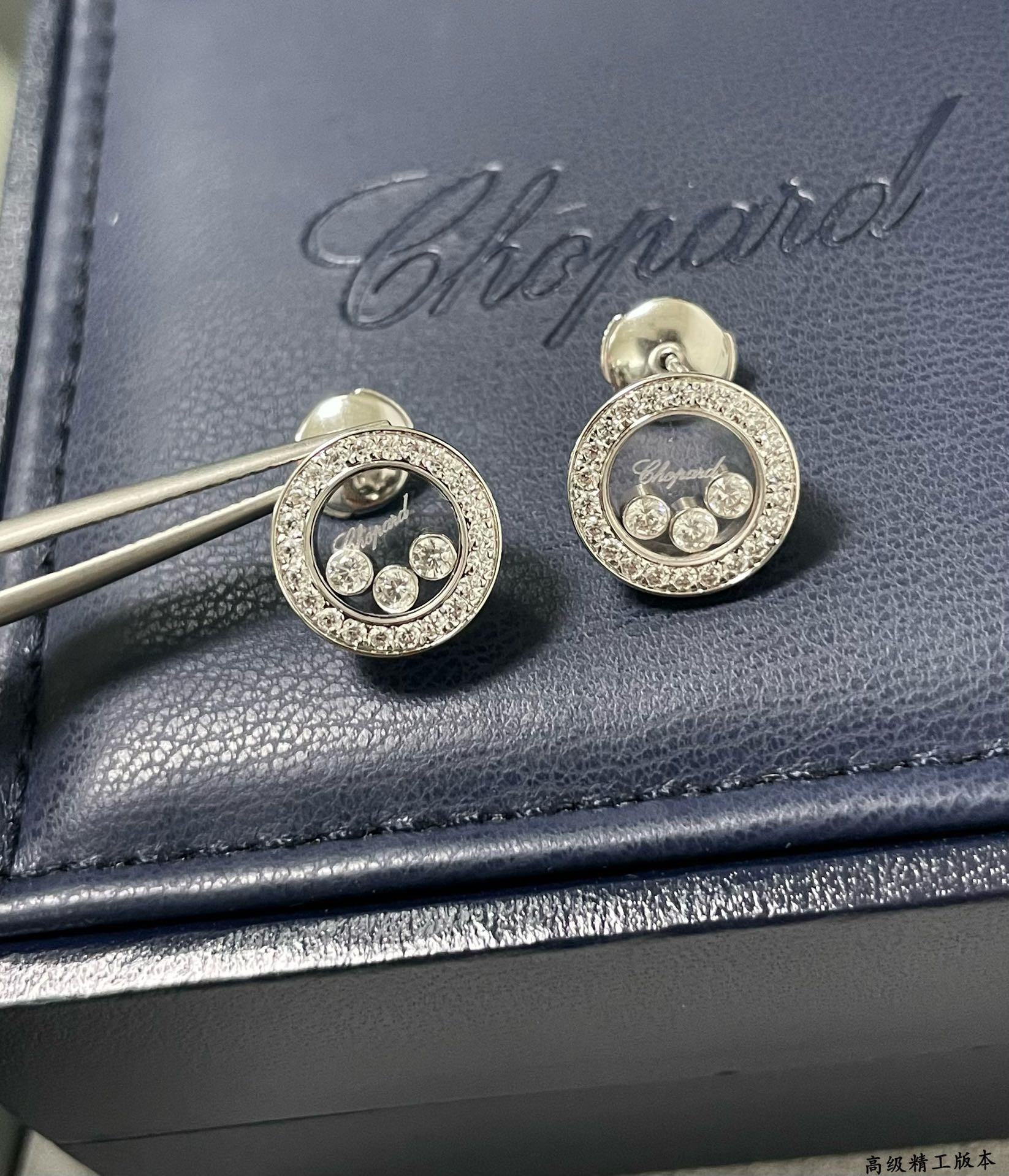 Ch0pard round di*m*nd earrings