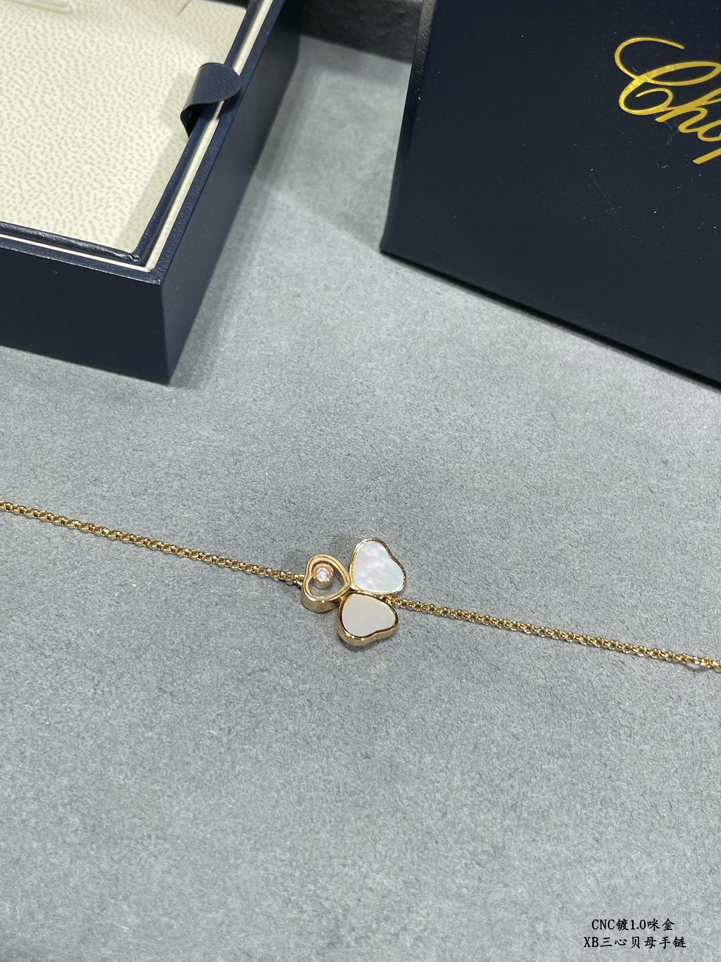 Ch0pard three heart mother of pearl bracelet