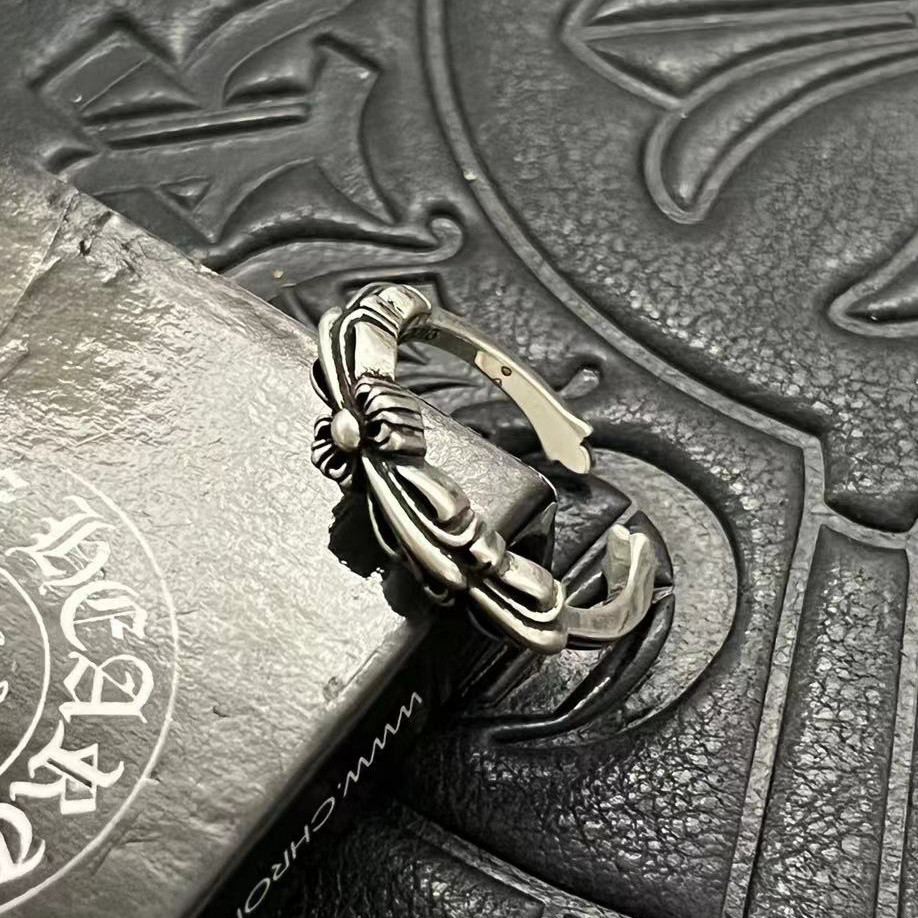 Ch**me He**ts open-ended small cross ring