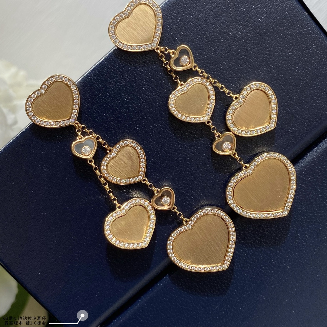 Ch0pard heart-shaped edge di*m*nd brushed earrings