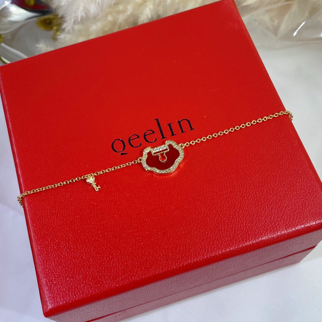 Qee1in large ruyi lock bracelet