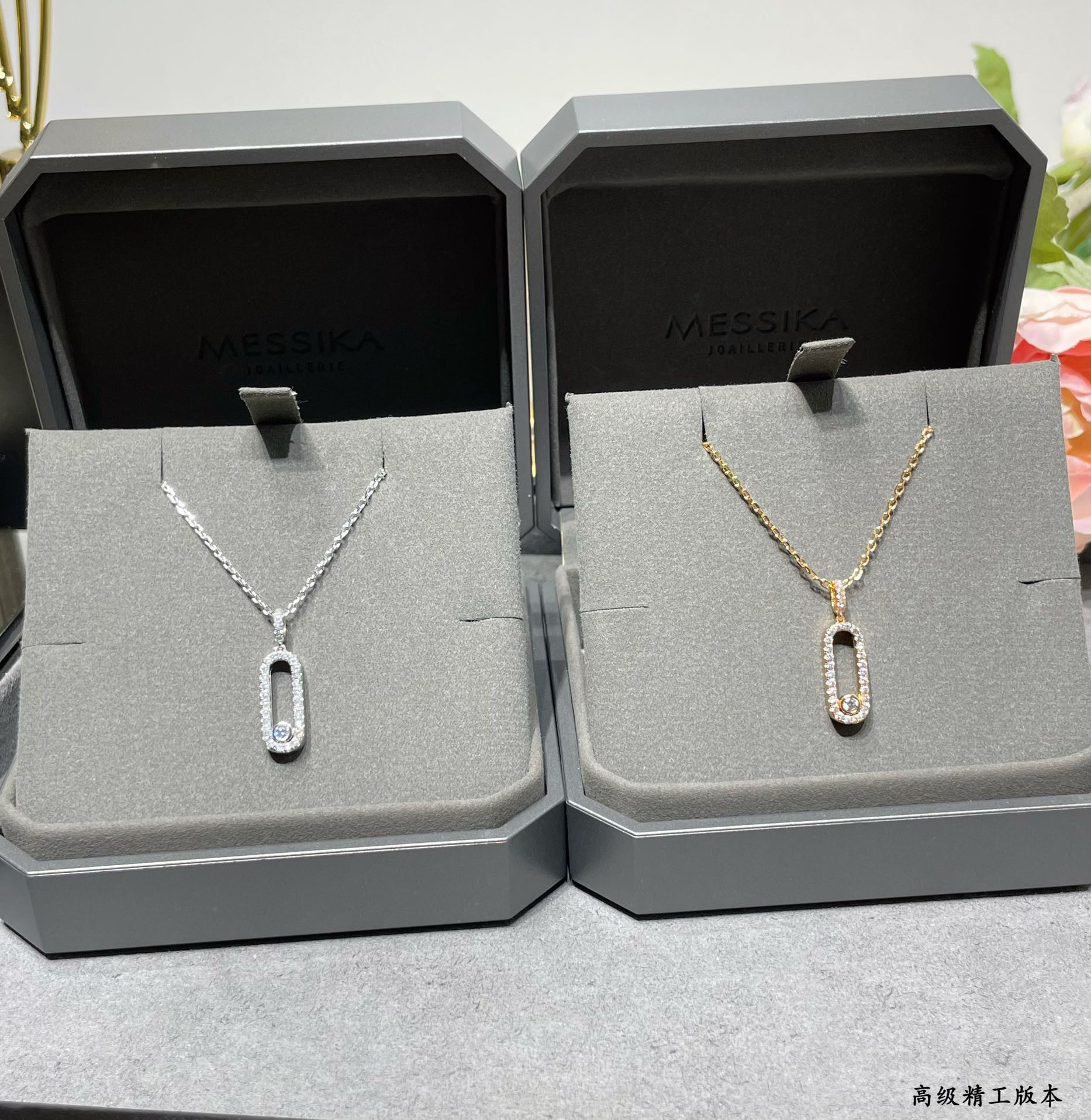 Mes1kaa vertical full di*m*nd moving necklace