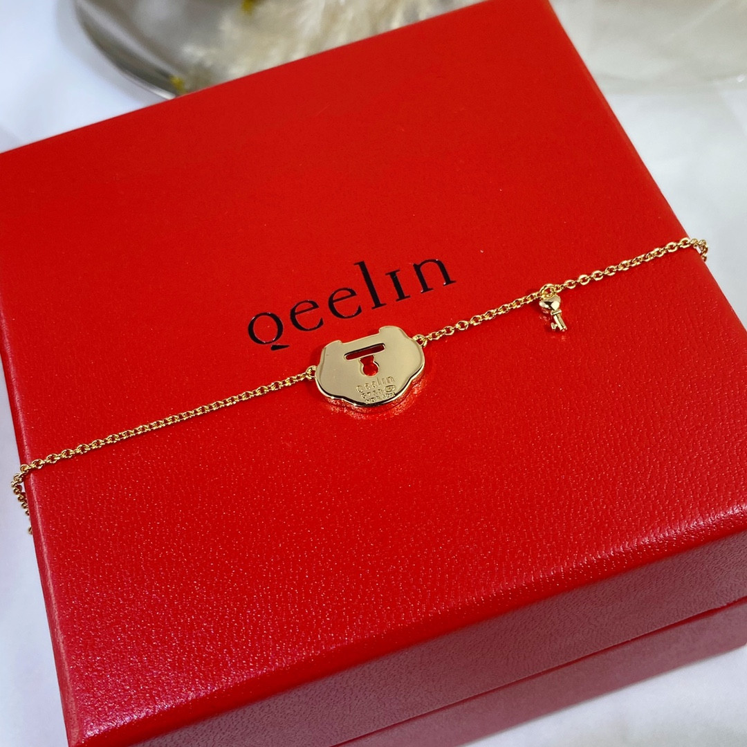 Qee1in large ruyi lock bracelet