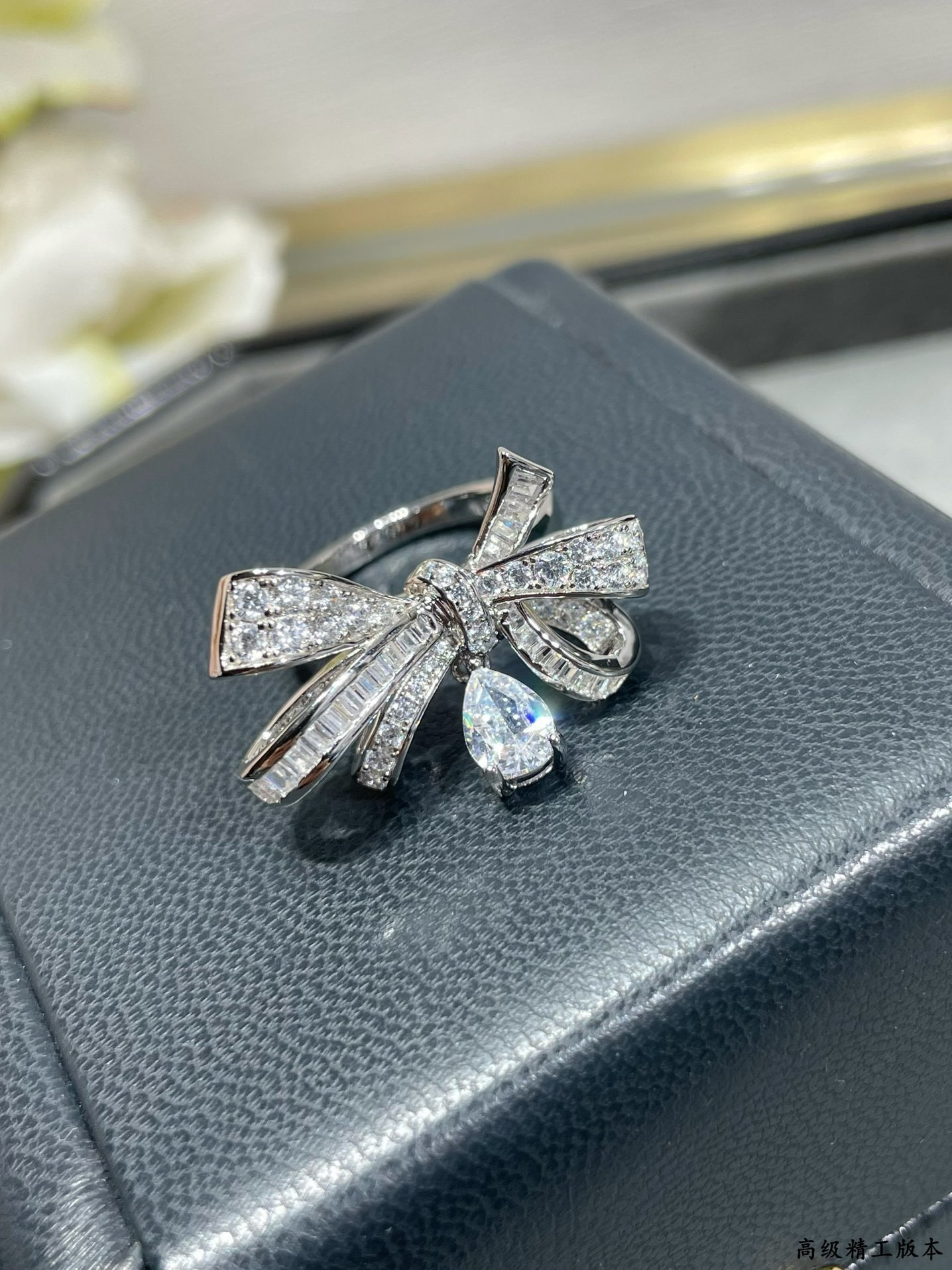 Gr*ff bowknot ring with rhinestones ag925