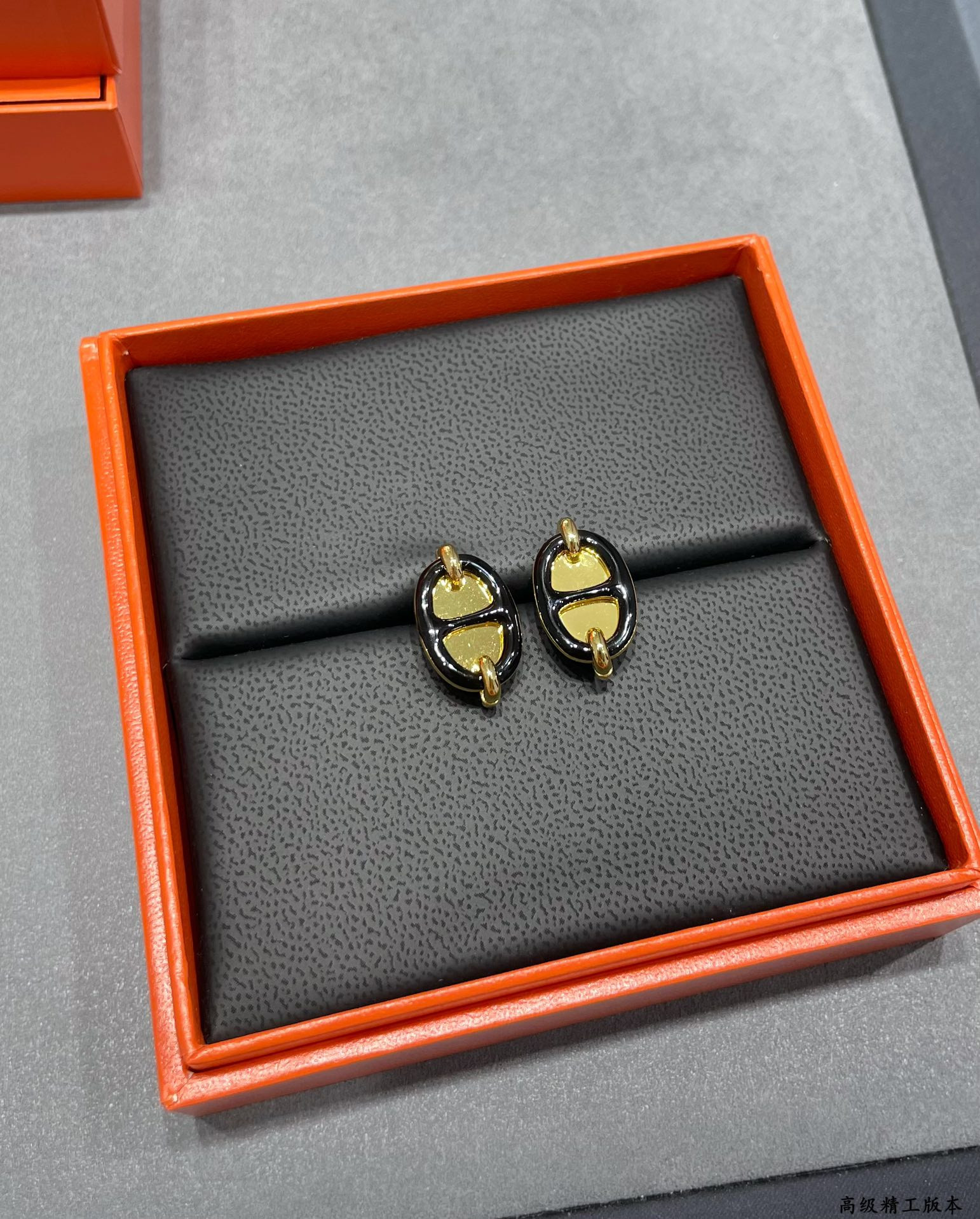 H**mes mini maillon earrings