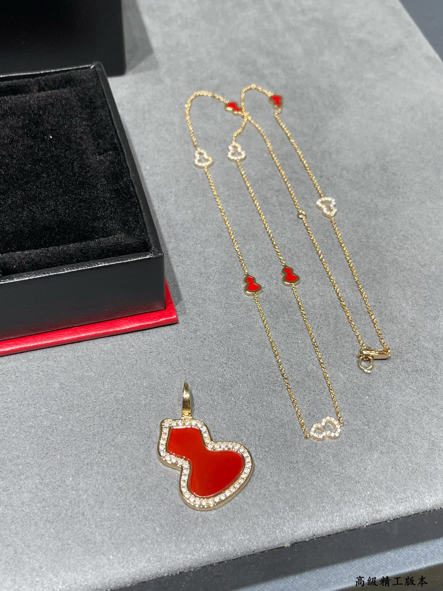 Qee1in mini 8 gourd necklace