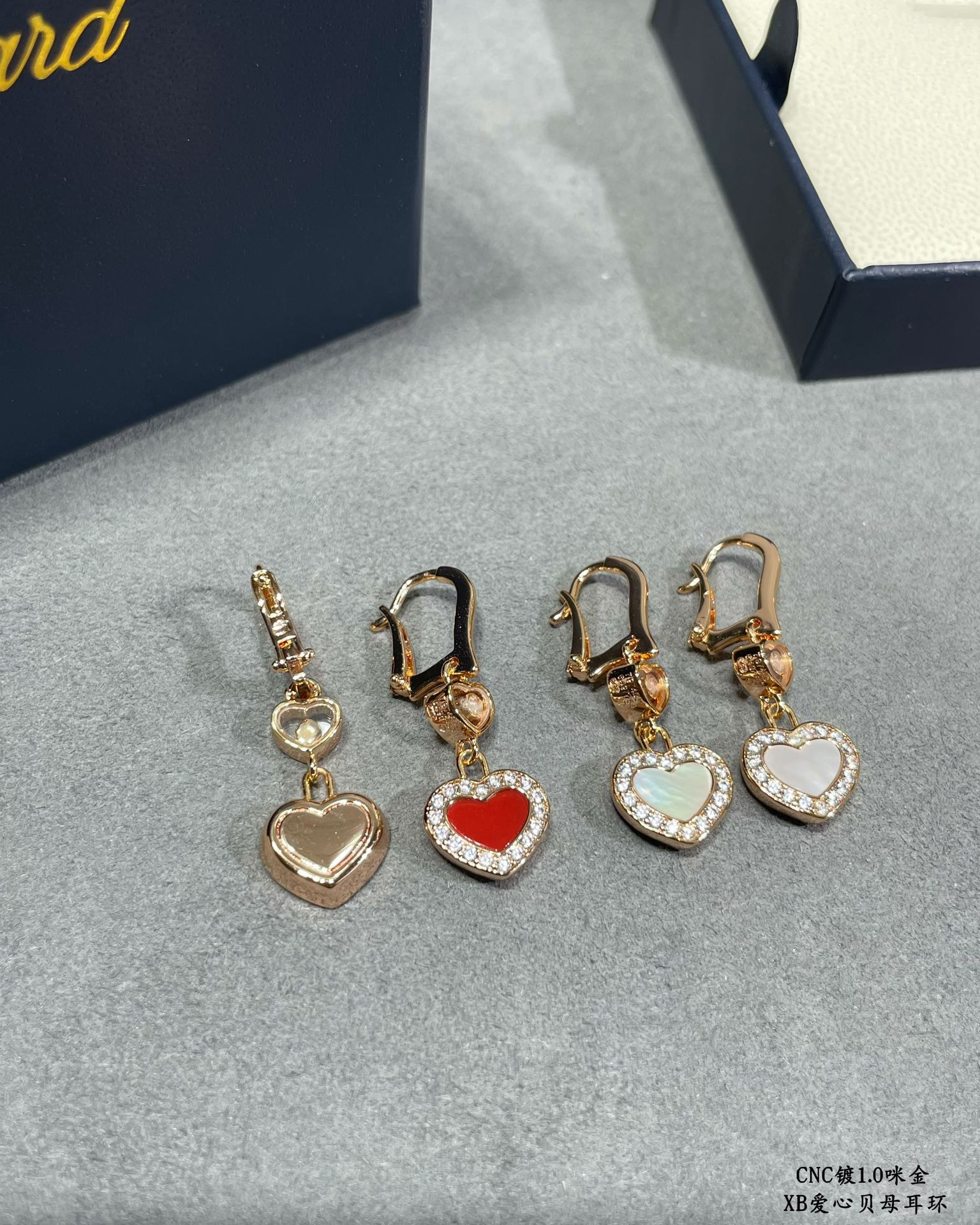 Ch0pard heart-shaped edge di*m*nd mother-of-pearl earrings