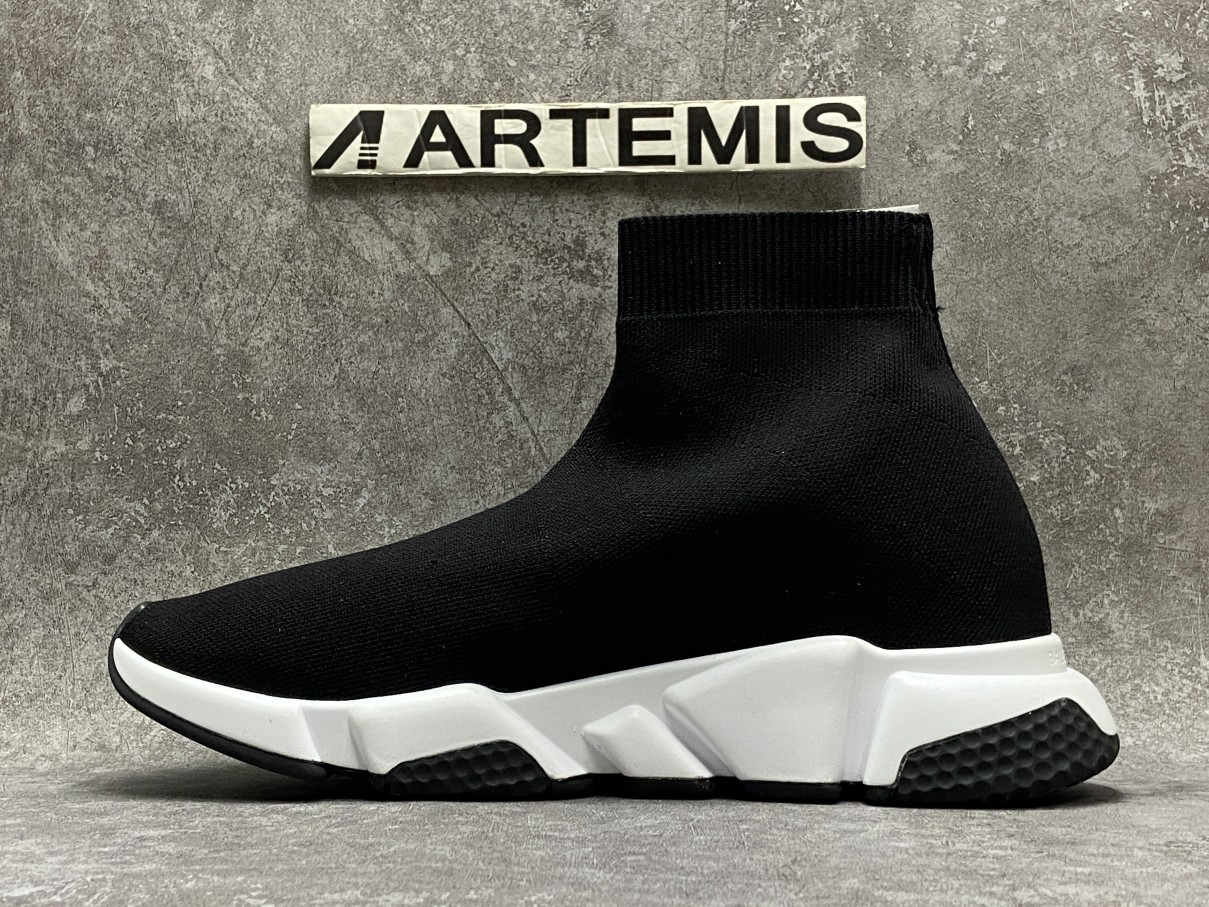 balenciga Gr*ffiti speed red sole
