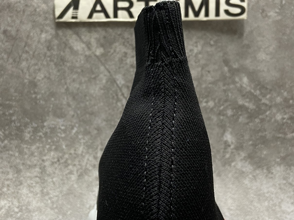balenciga Gr*ffiti speed red sole