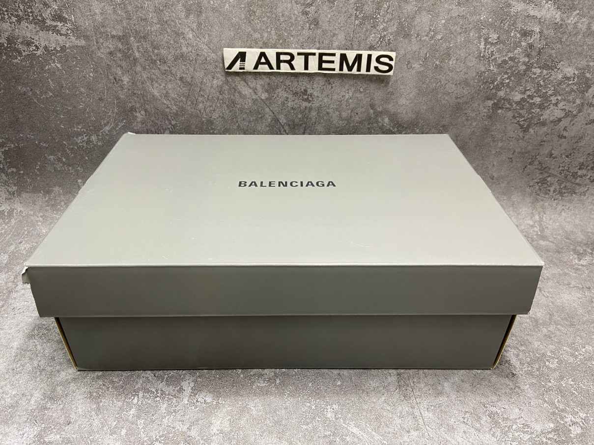 balenciga speed Gr*ffiti trainers white black logo
