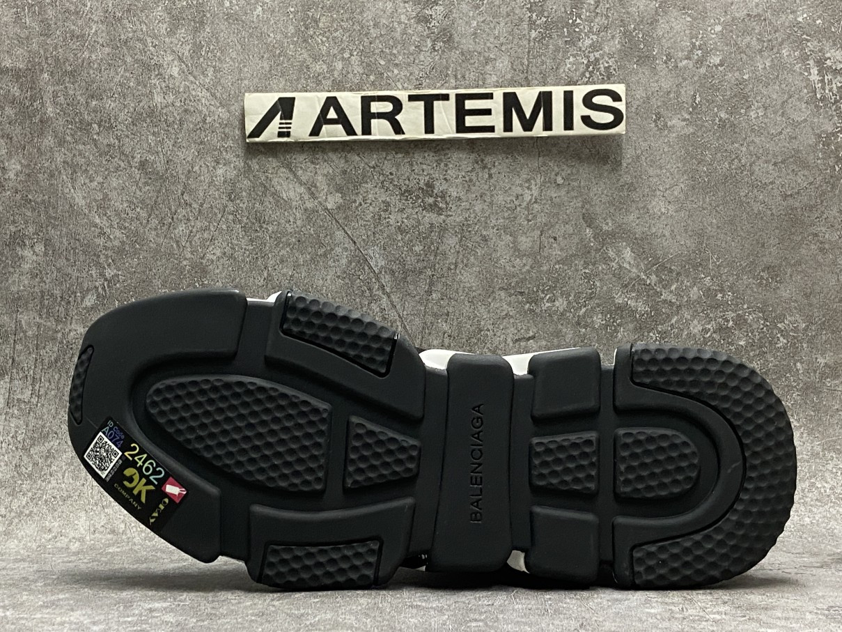 balenciga speed Gr*ffiti trainers white black logo