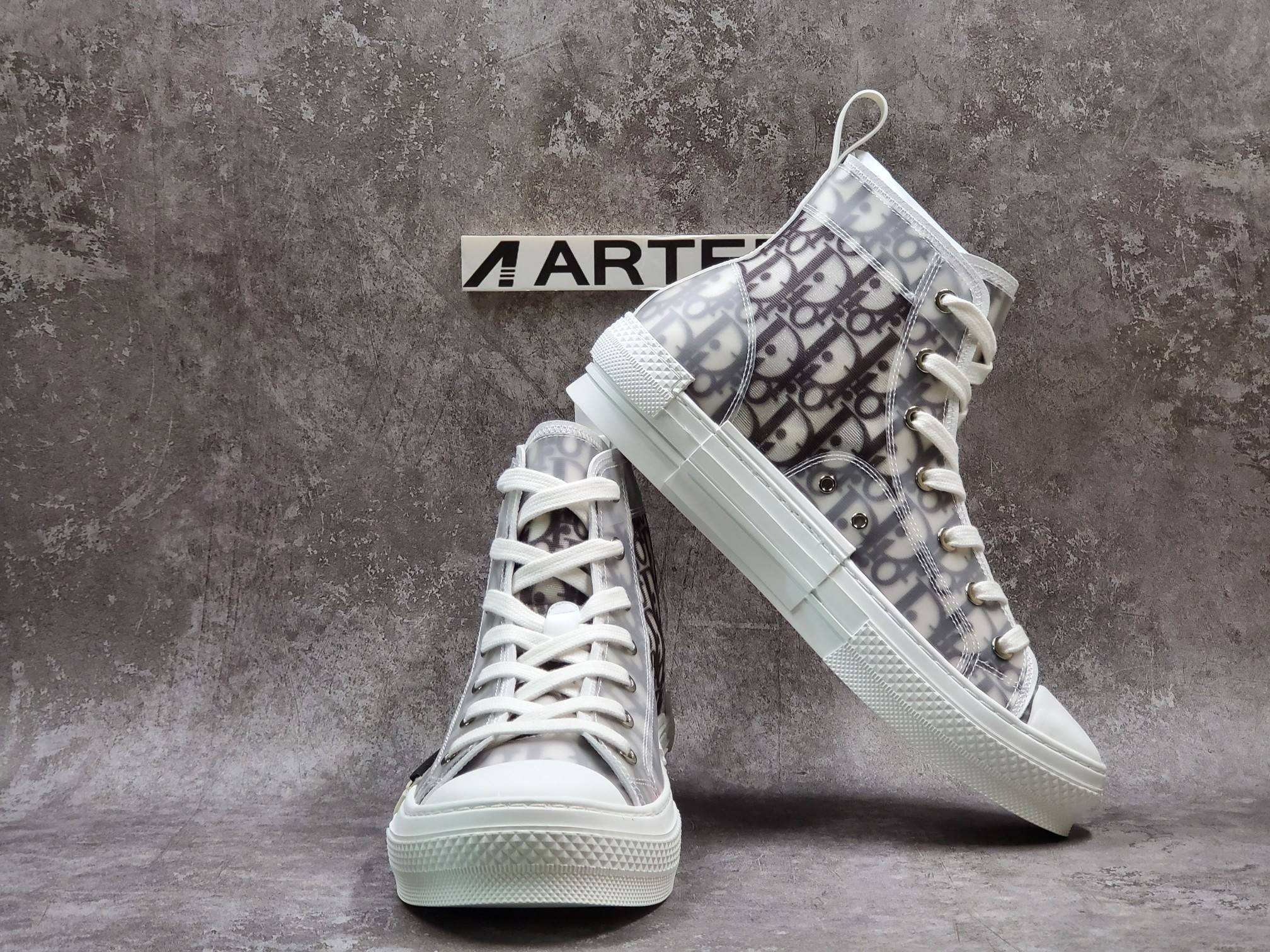 D*or b23 high top logo oblique