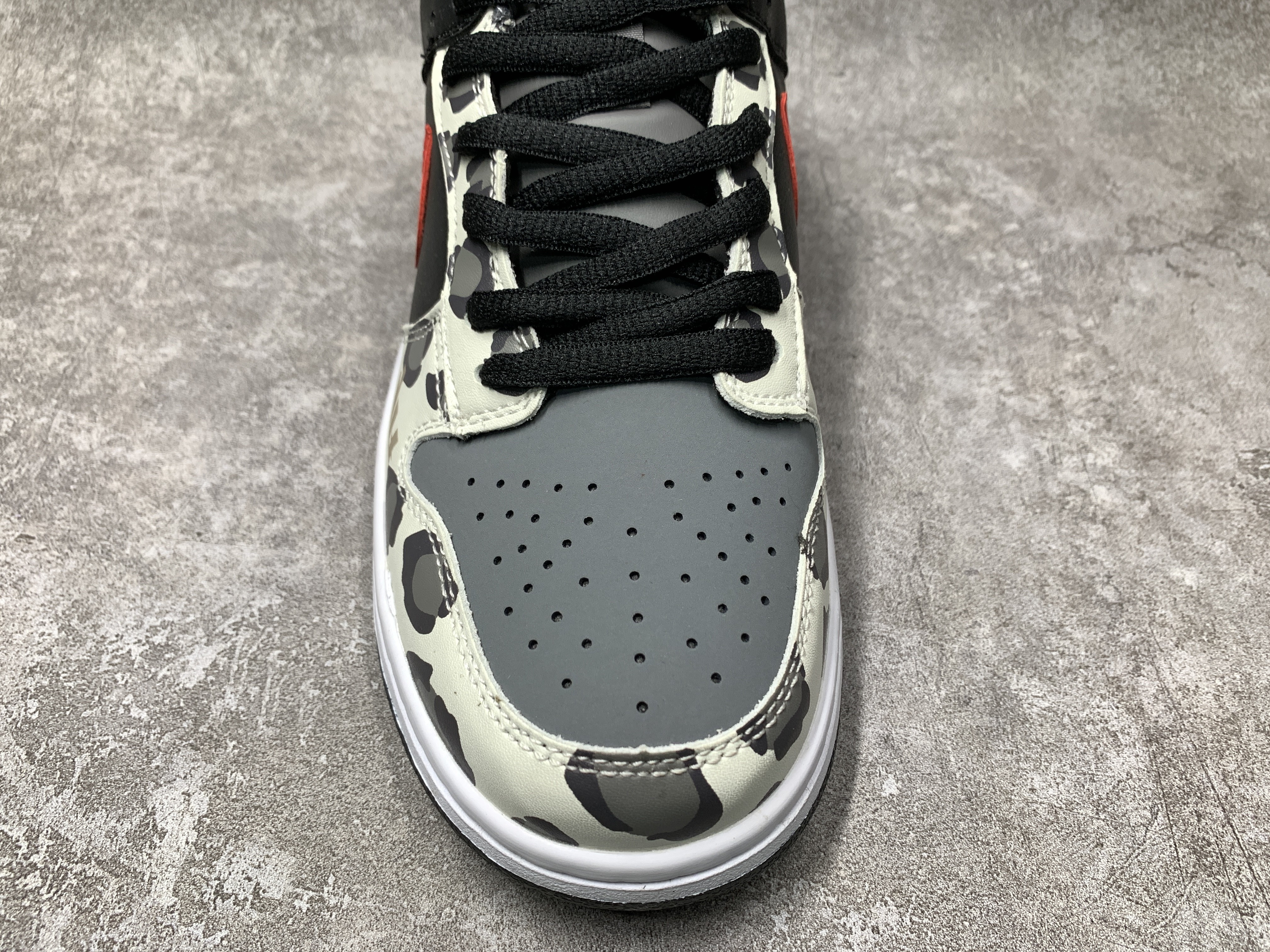 nike dunk sb low Gr*ffiti