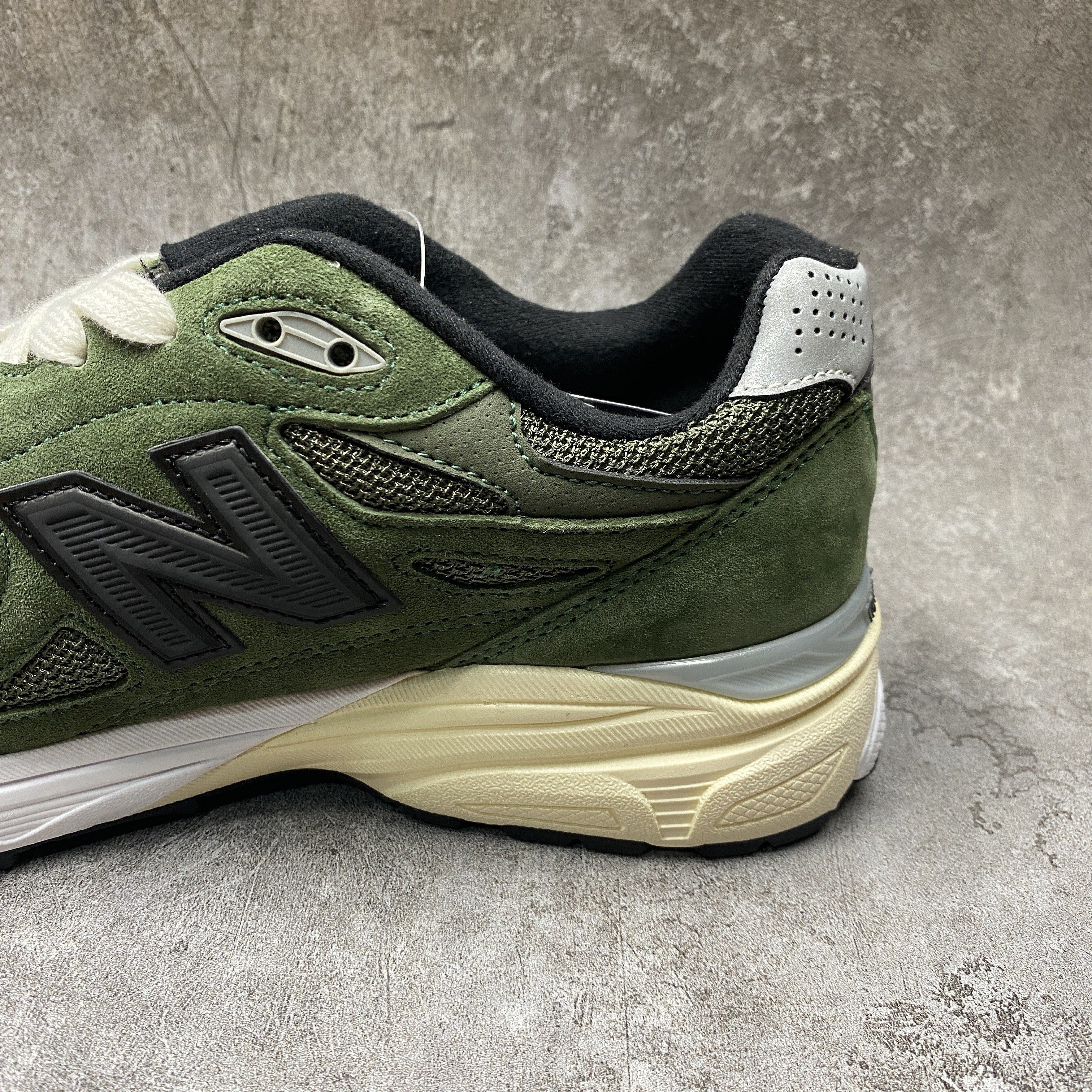 new Ba1an*e 990v3 jjjjound olive