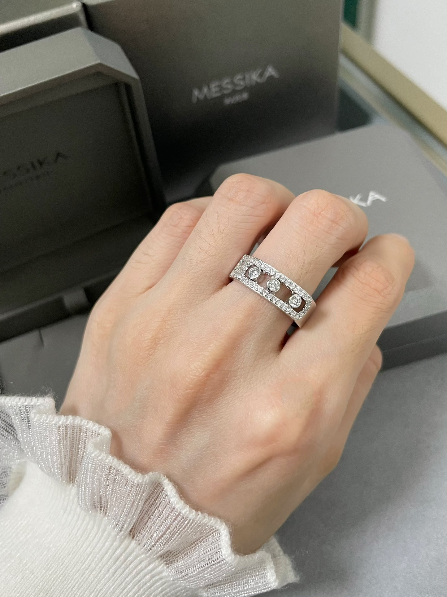 Mes1kaa move classique di*m*nd ring