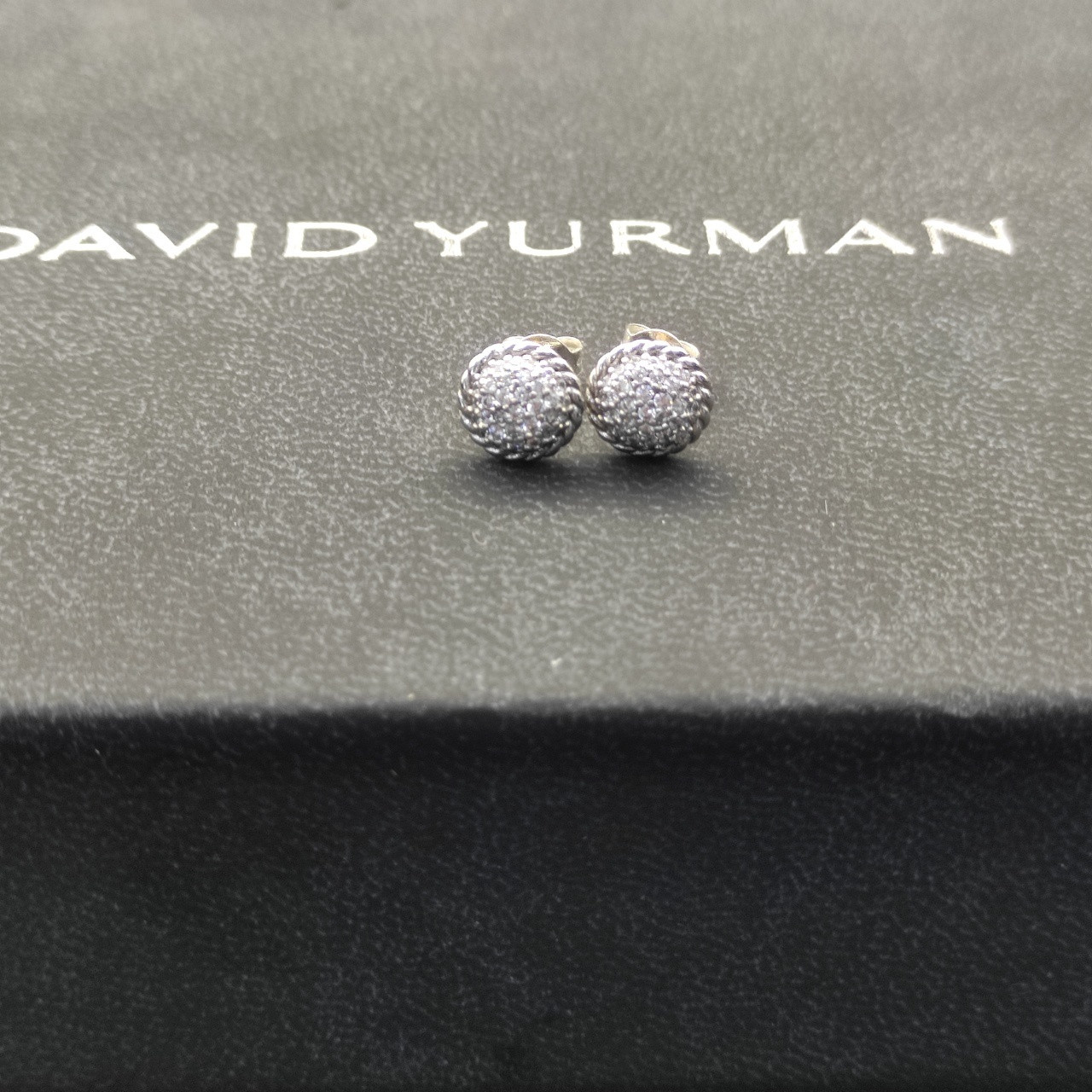 dau1d Yvrm*n 8.6mm round full di*m*nd earrings
