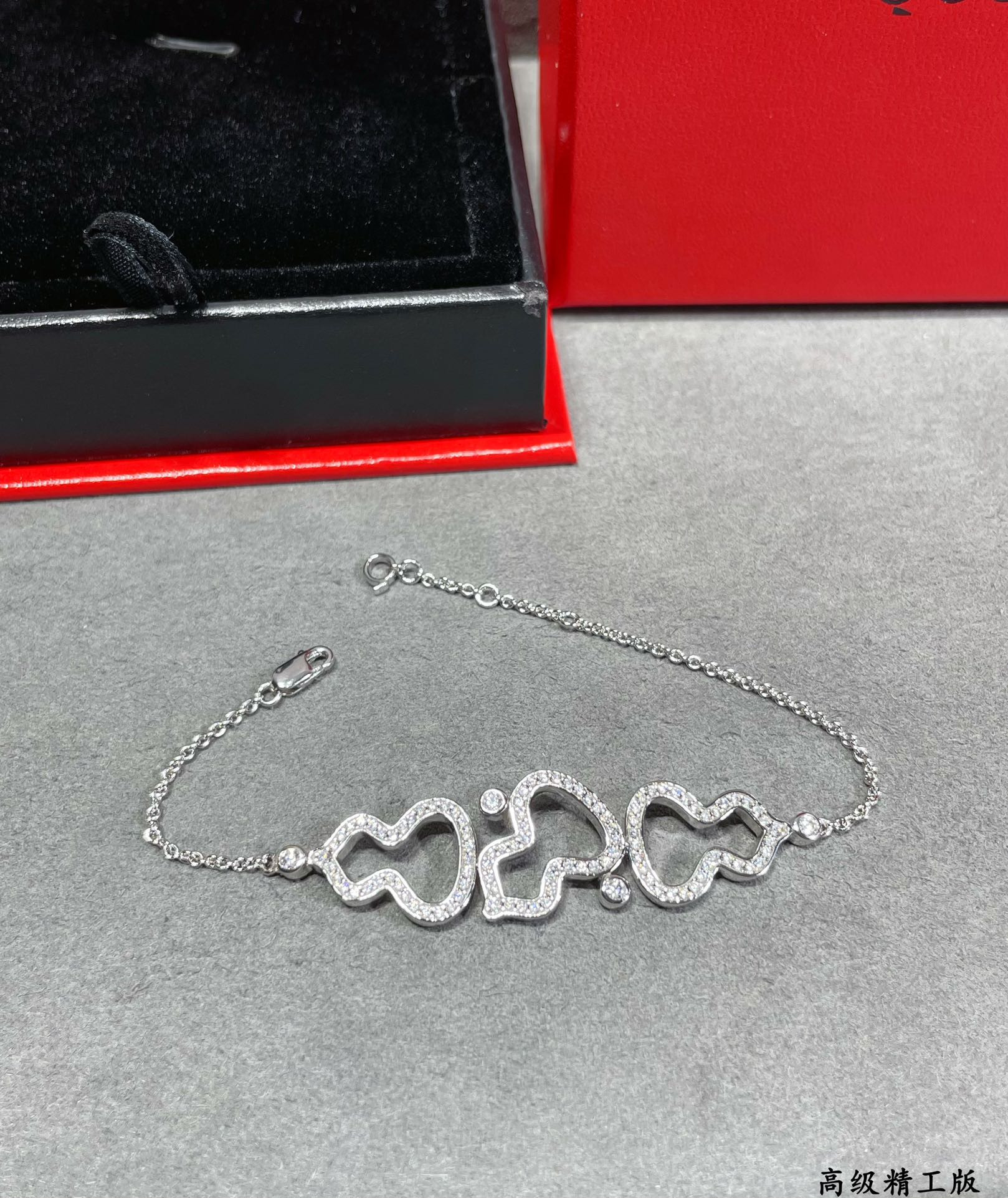 Qee1in triple gourd full di*m*nd bracelet