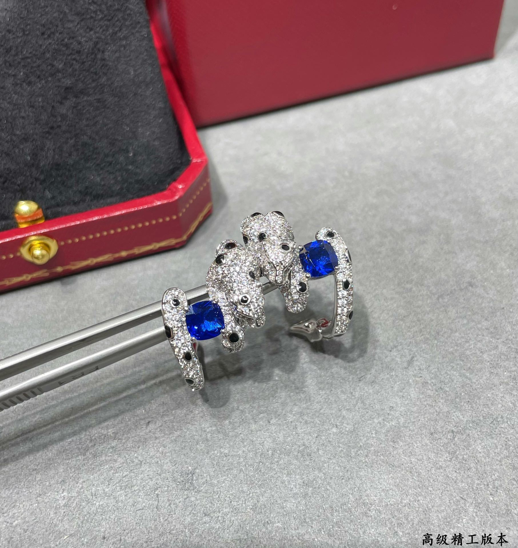 ca*t*er blue Di*m*nd panther earrings