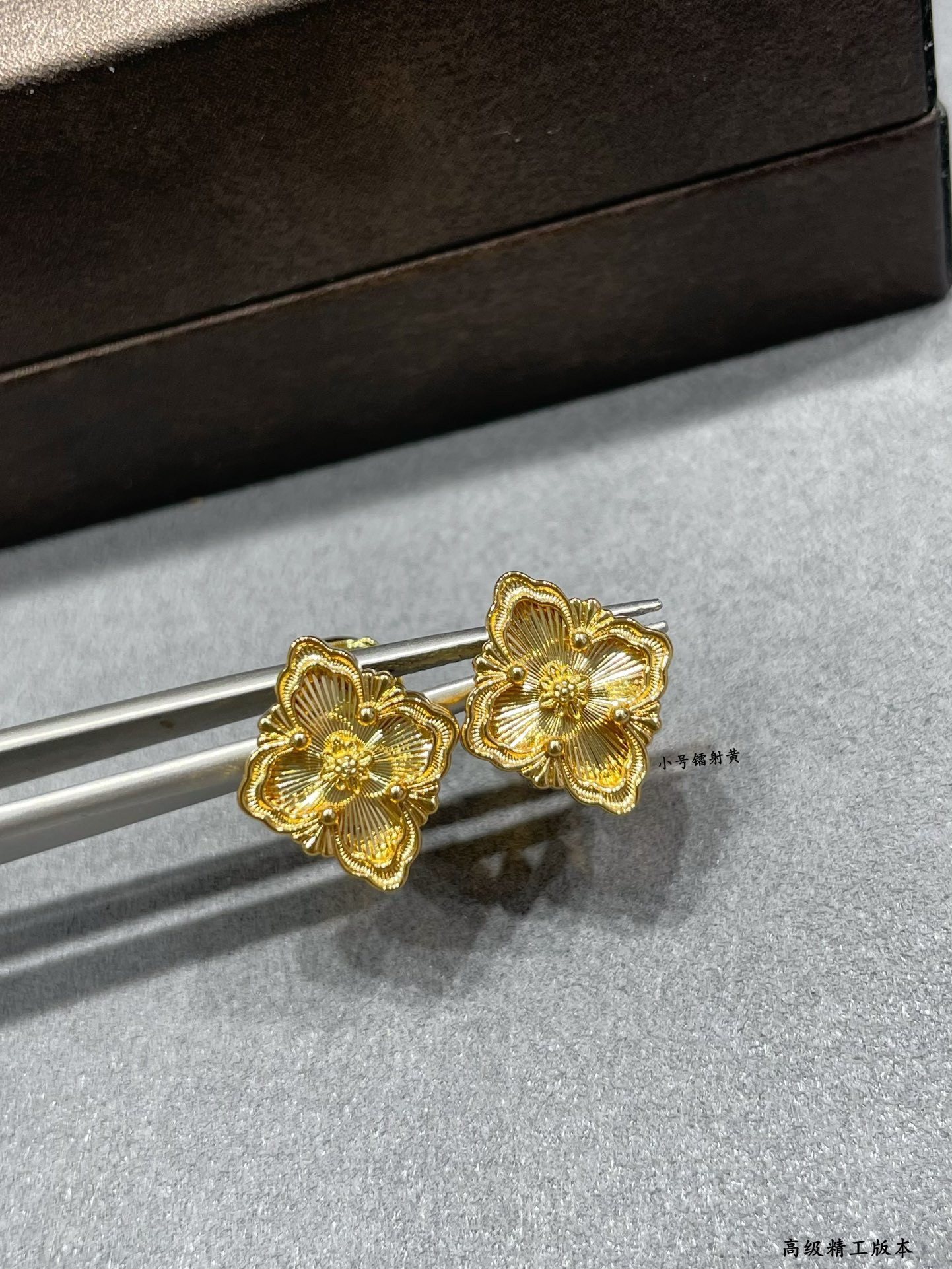 Bvcce11ati small laser yellow opéra series stud earrings