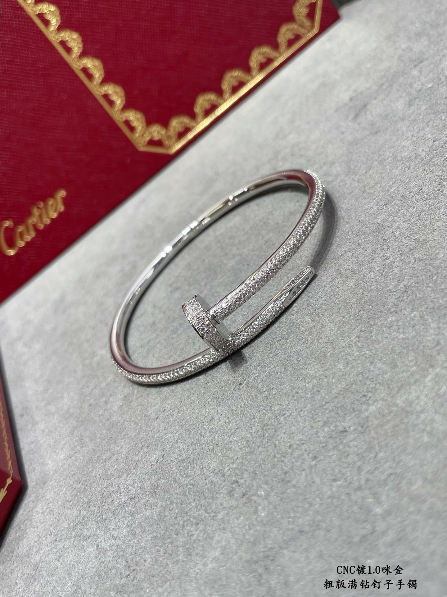 ca*t*er thick Di*m*nd nail bracelet