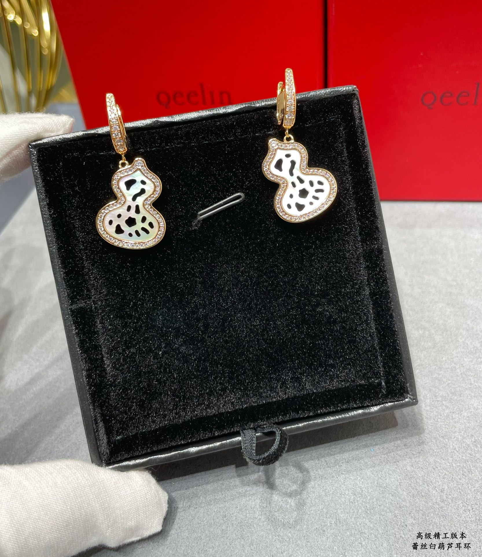 Qee1in lace gourd earrings