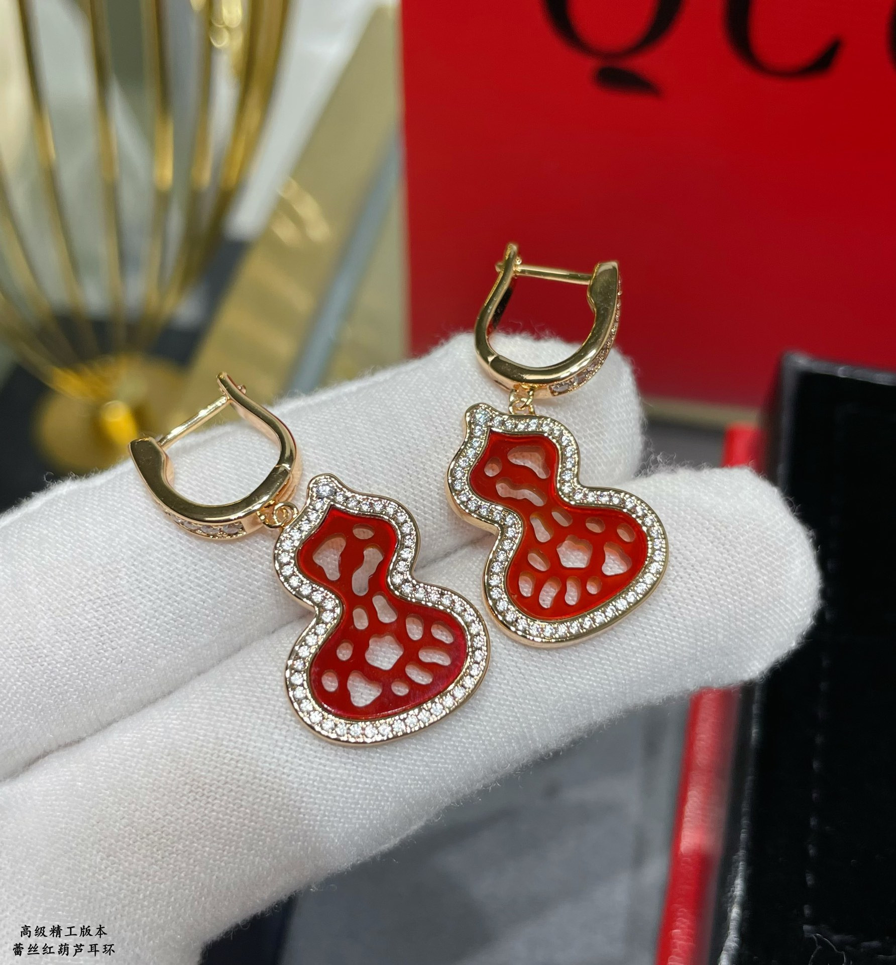 Qee1in lace gourd earrings