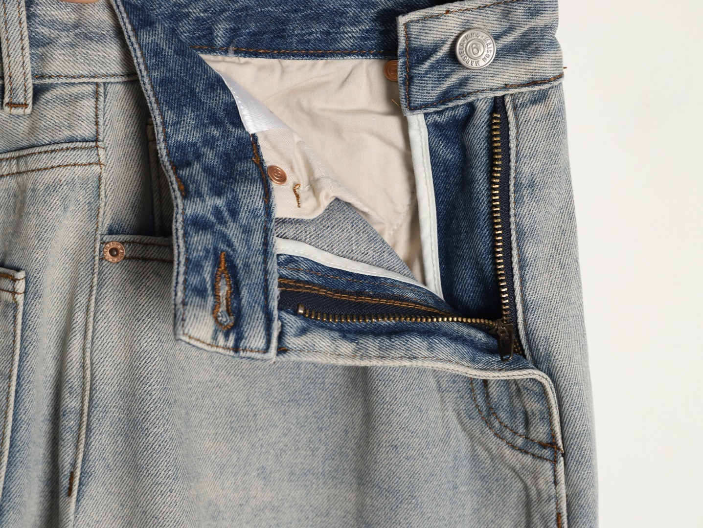 ma*s*n Ma*i*la mm6 jeans