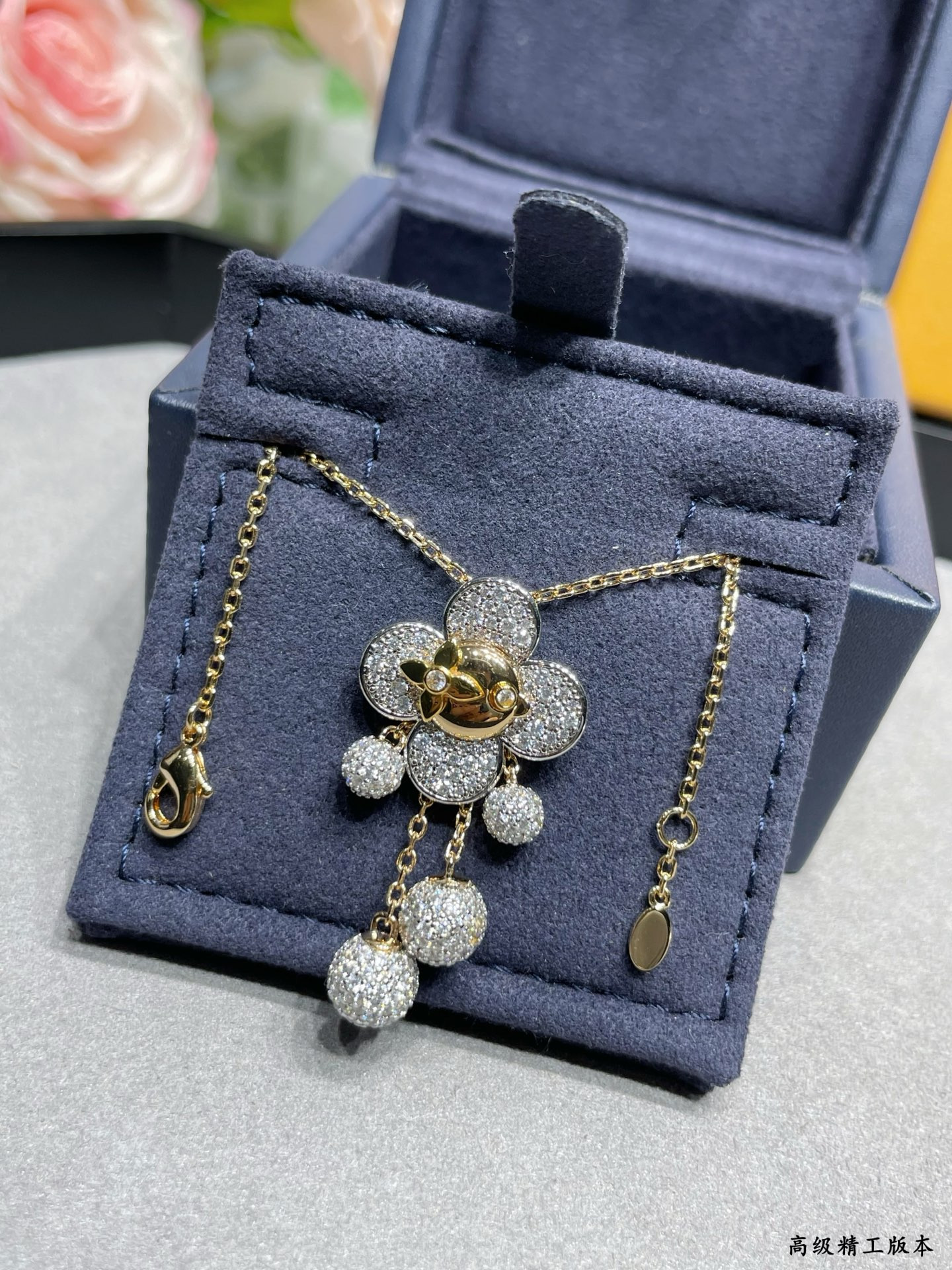 l0*is V*t0n necklace