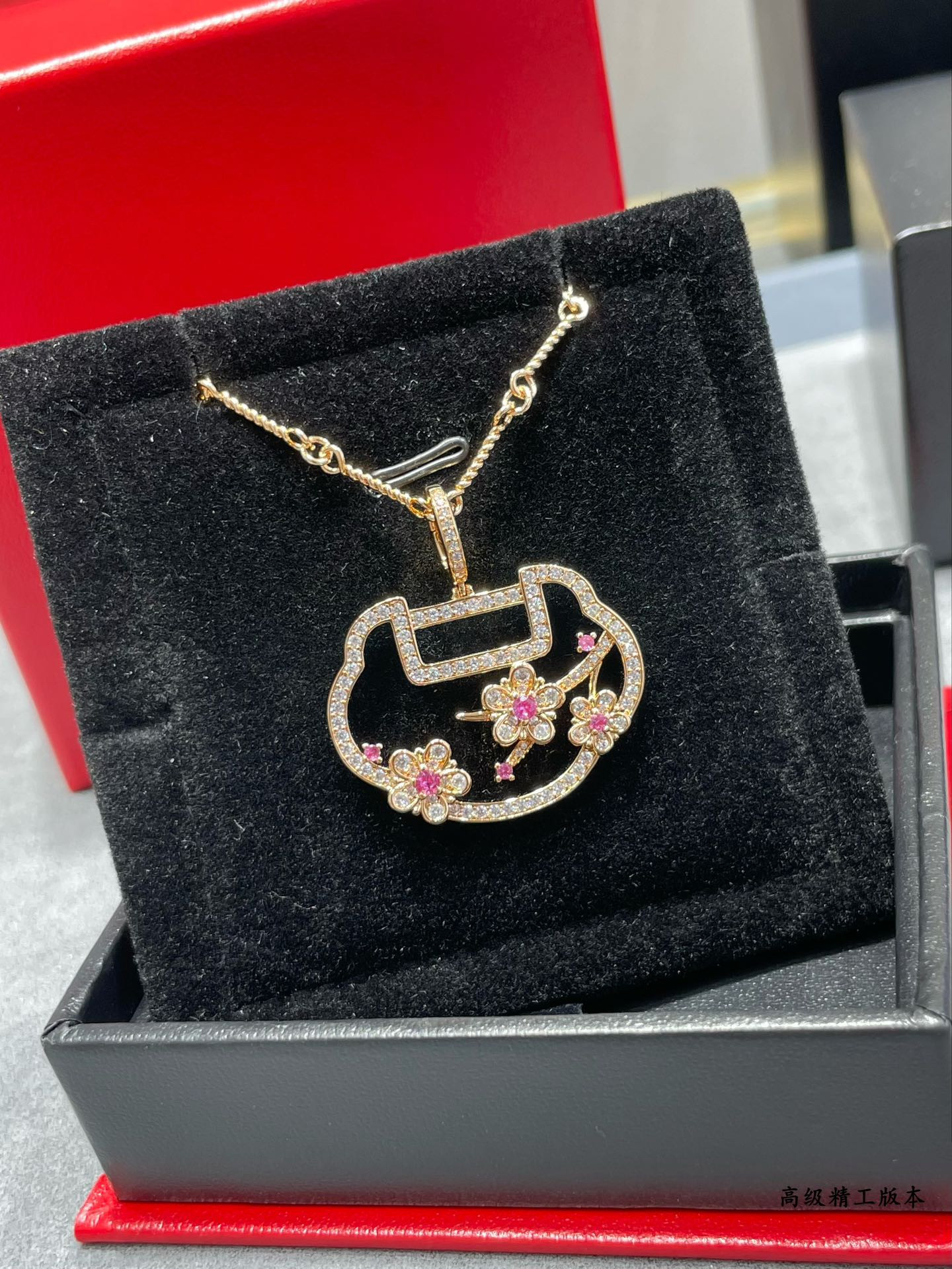 Qee1in three-flower ruyi lock necklace