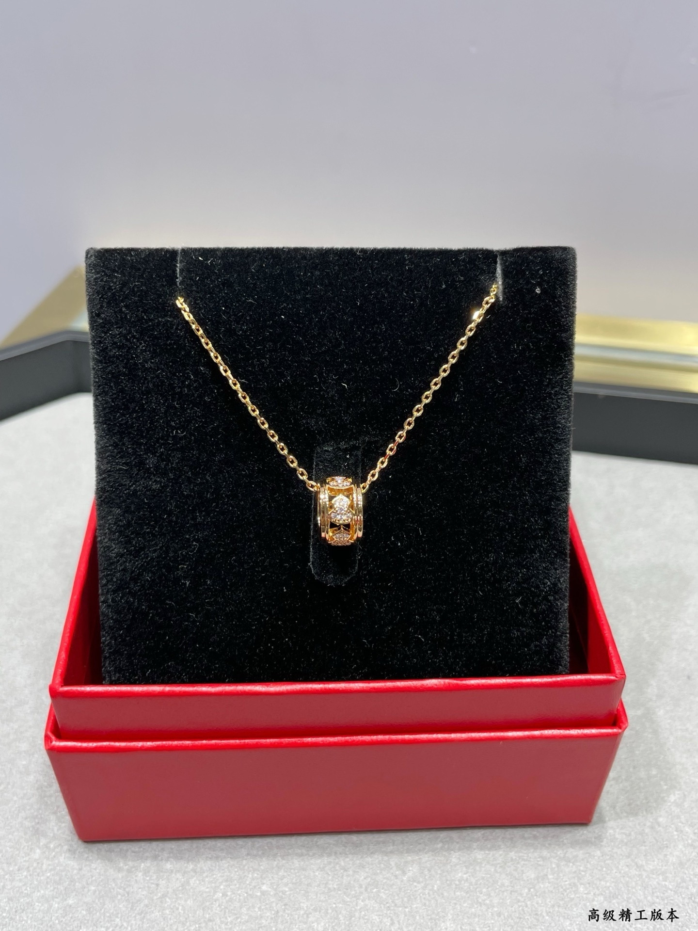 Qee1in circle gourd necklace