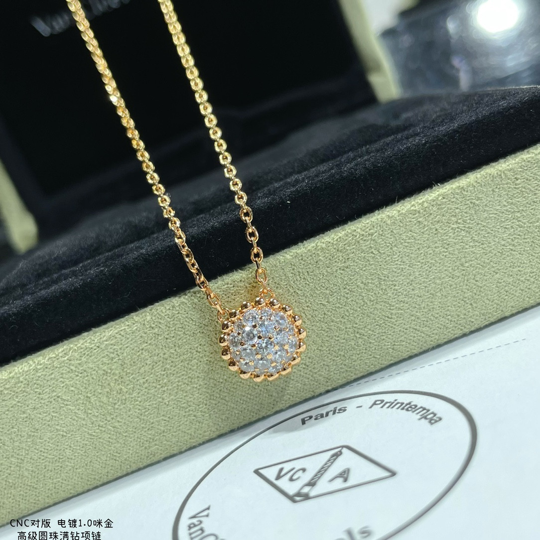 v*n cl*f & arpels round bead full Di*m*nd necklace