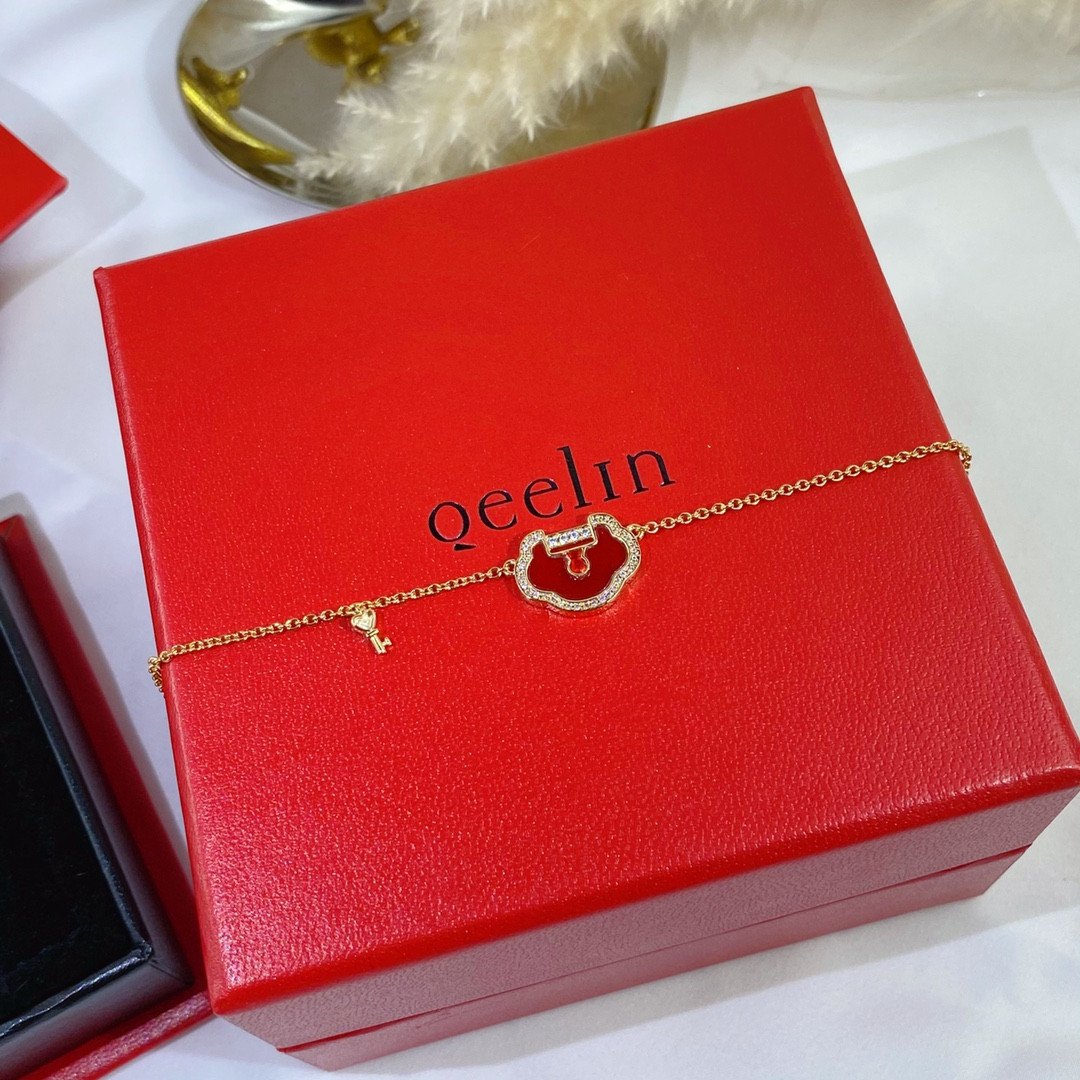 Qee1in large ruyi lock bracelet