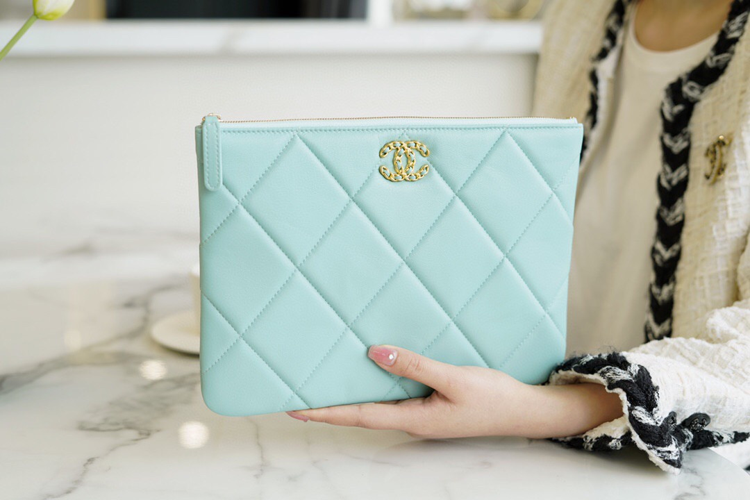 Ch*el 19 pouch