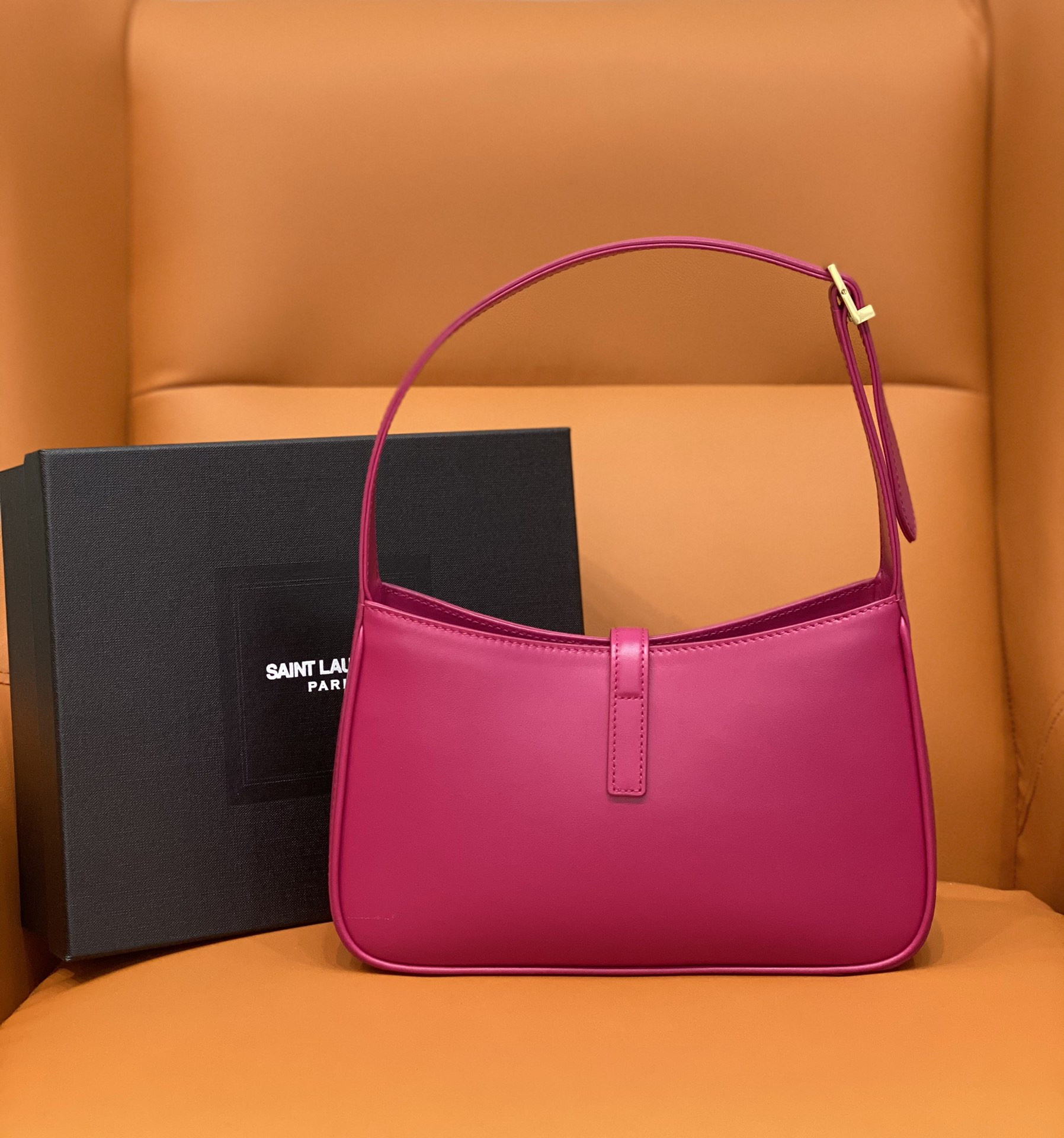 Y*L le 5 À 7 in smooth leather blanc pink 23 x 16 x 6.5 cm