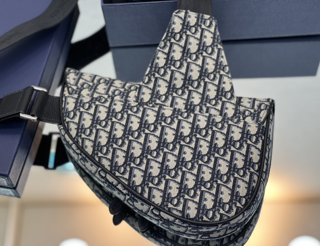D*or saddle bag beige and black D*or oblique jacquard  26 x 19 x 4.5 cm